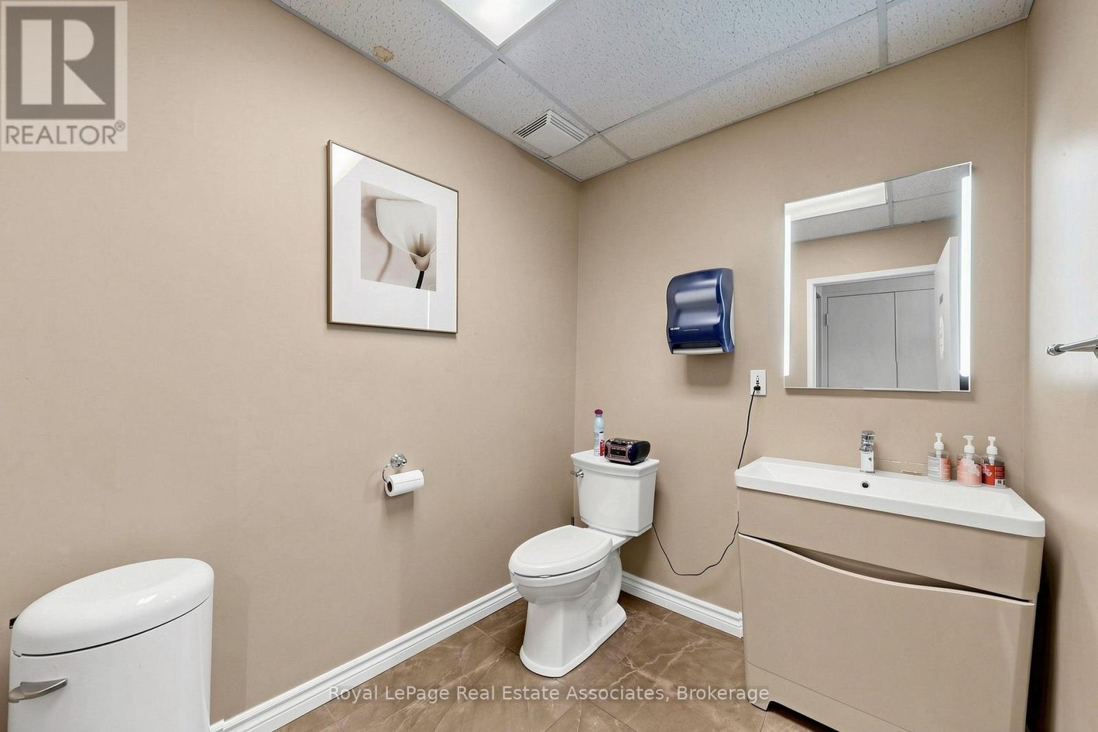 Second Level - 645 King Street W, Toronto, Ontario  M5V 1M5 - Photo 32 - C13649174