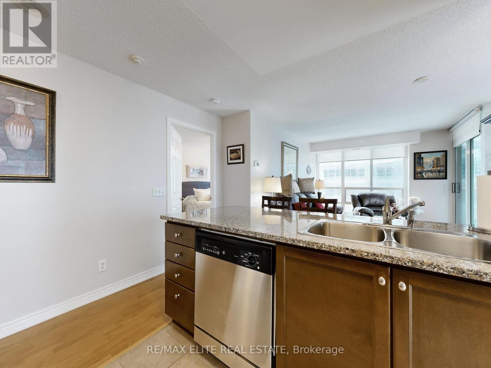 1806 - 30 Grand Trunk Crescent, Toronto, Ontario  M5J 3A4 - Photo 13 - C13649192