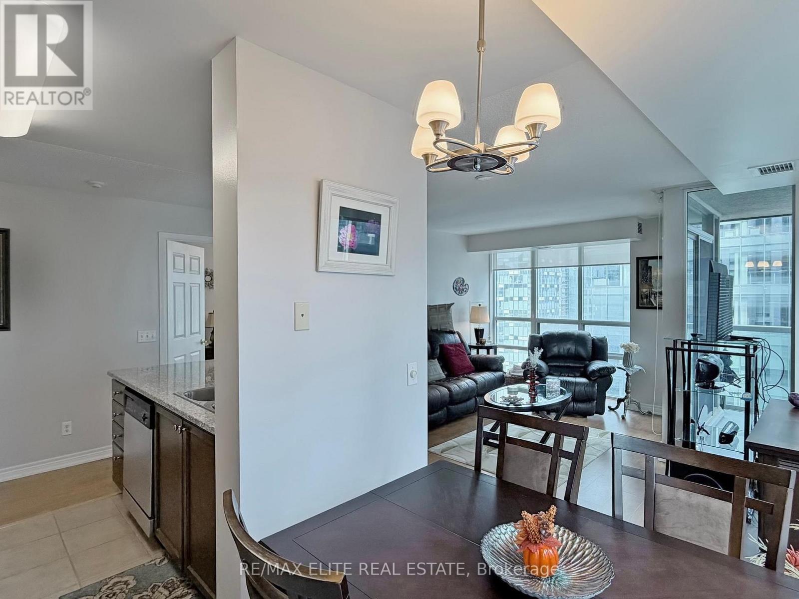 1806 - 30 Grand Trunk Crescent, Toronto, Ontario  M5J 3A4 - Photo 27 - C13649192