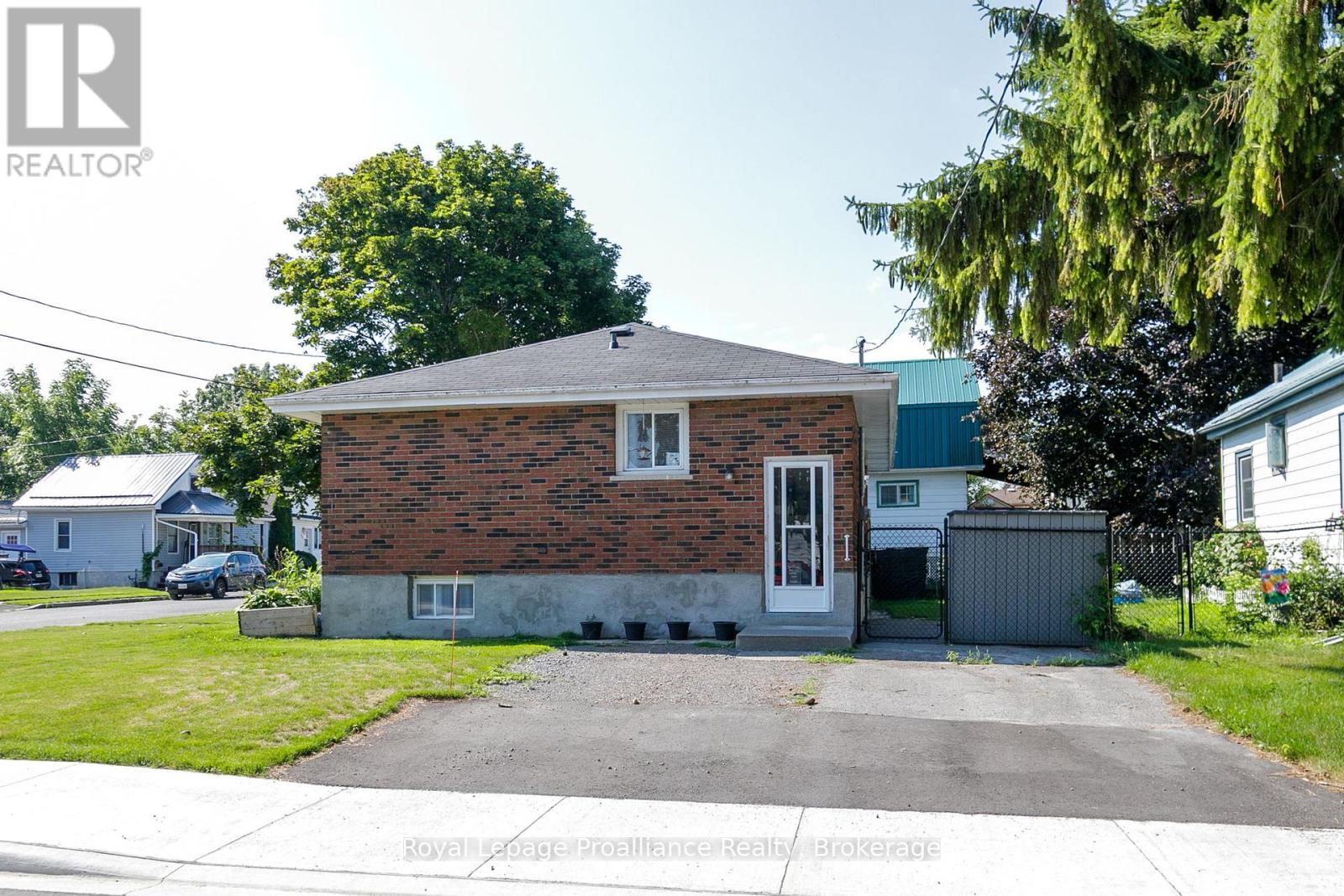 26 James Street, Quinte West, Ontario  K8V 2W9 - Photo 3 - X13649032