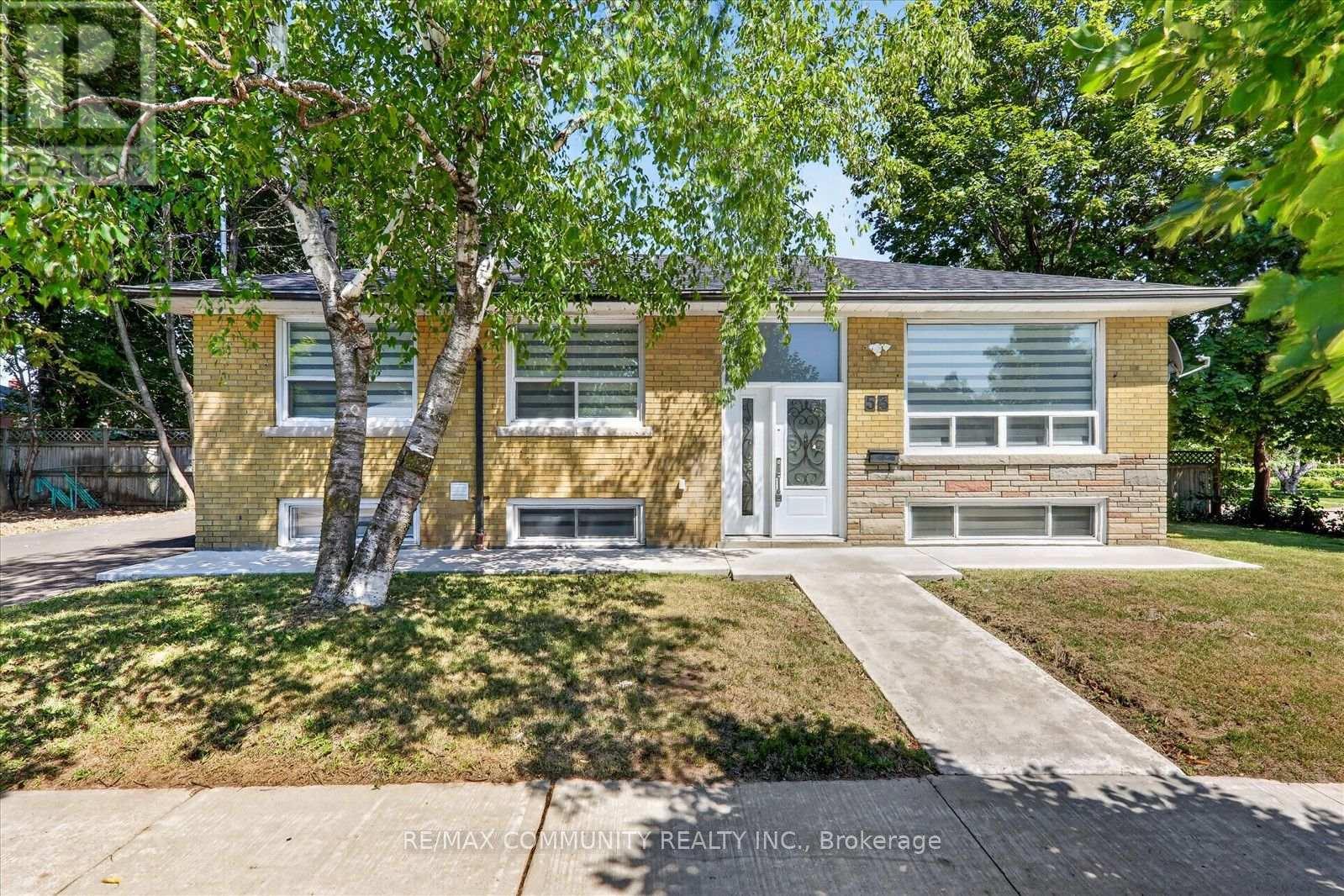 <div class="slider-price">$1,079,990</div><p>53 Milford Haven Drive N, Toronto, Ontario</p>