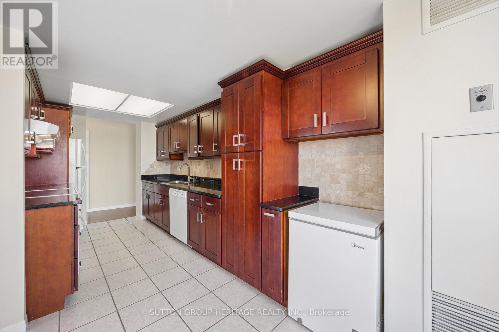 1207 - 712 Rossland Road E, Whitby, Ontario  L1N 9E8 - Photo 19 - E13649188