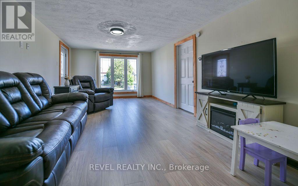 47 Essa Avenue, Timmins, Ontario  P0N 1H0 - Photo 2 - T13649196