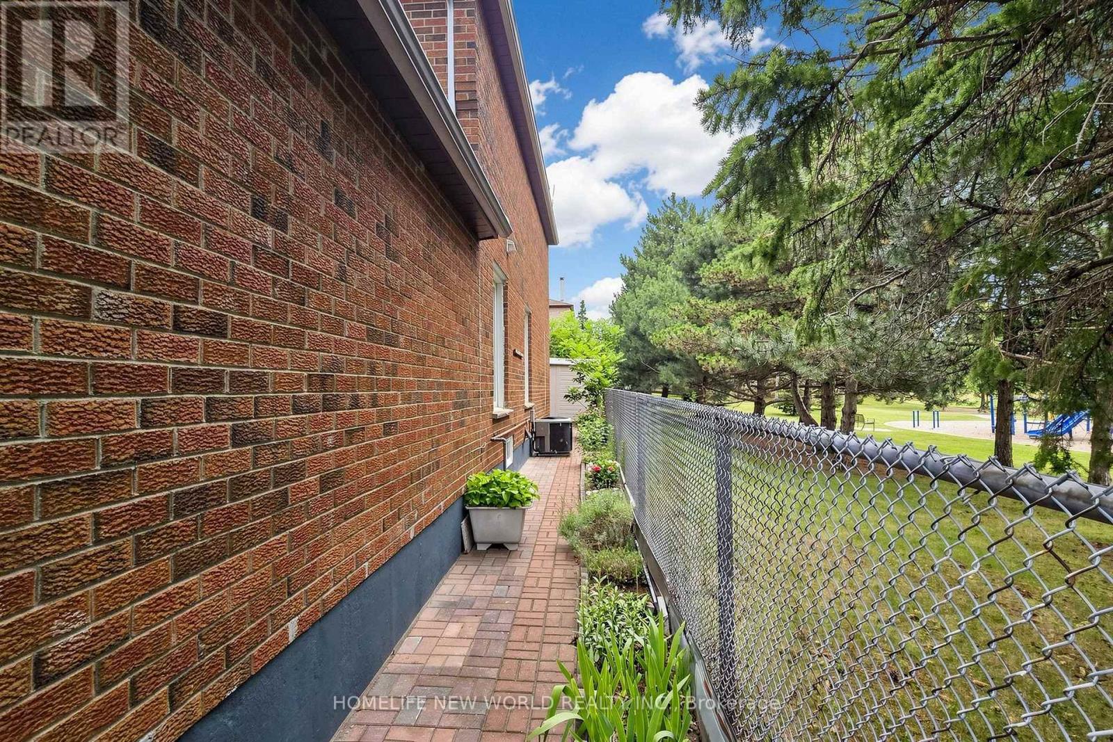 65 Tangmere Crescent, Markham, Ontario  L3R 6Y6 - Photo 35 - N13649058