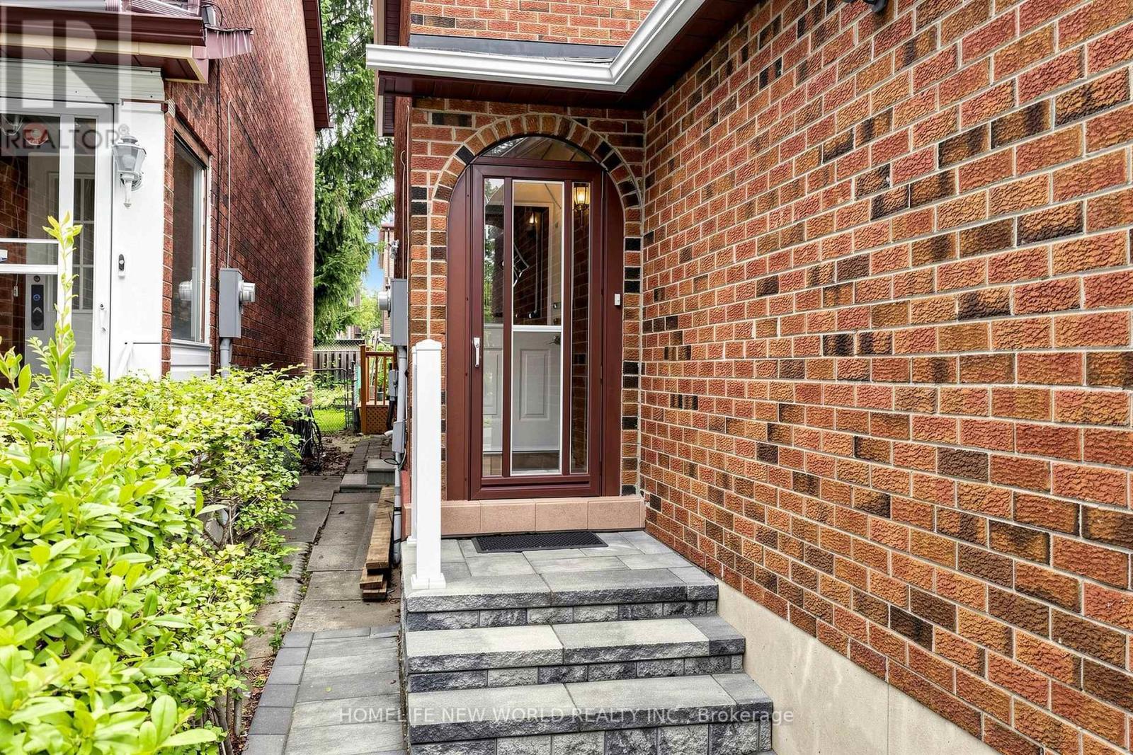 65 Tangmere Crescent, Markham, Ontario  L3R 6Y6 - Photo 4 - N13649058