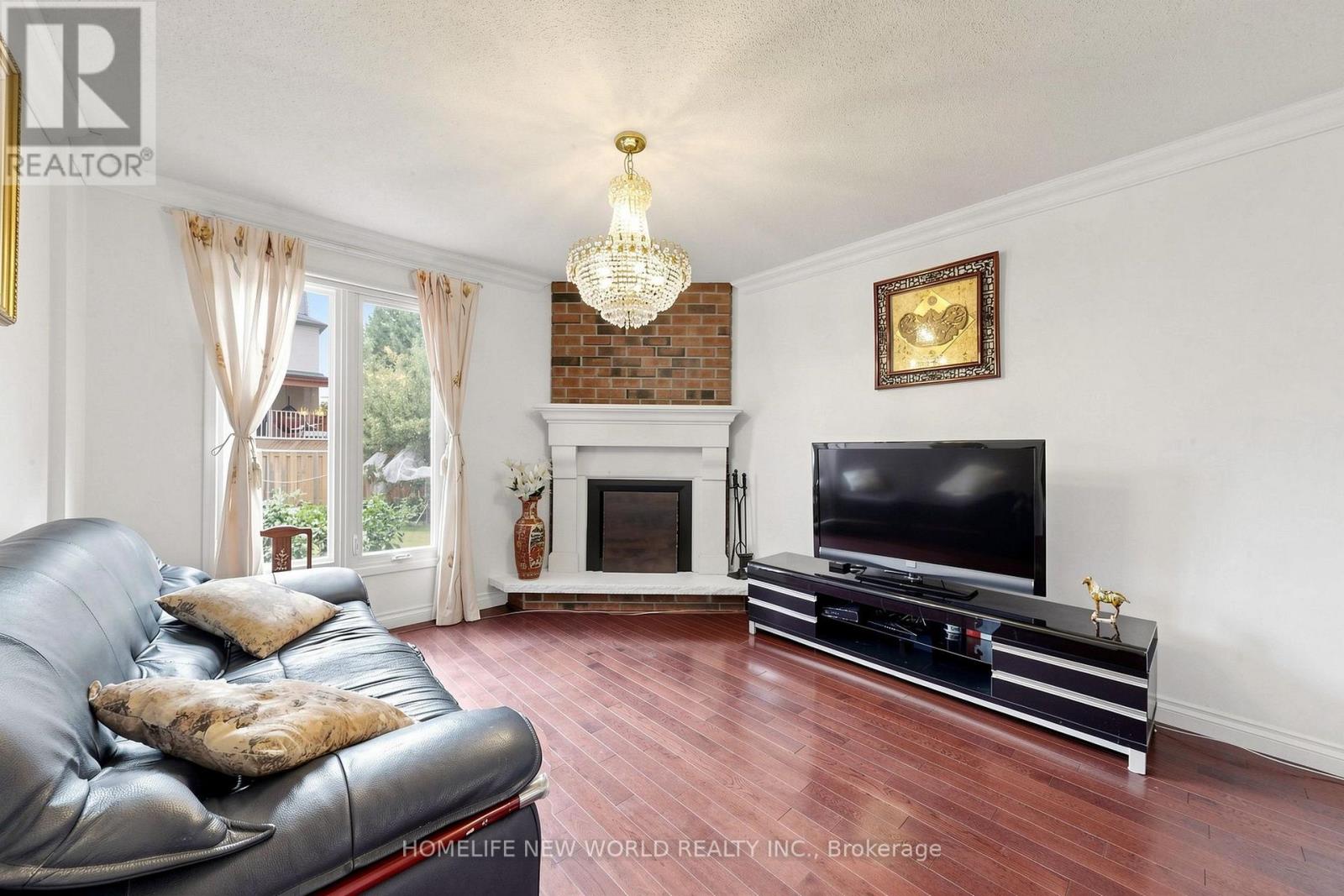 65 Tangmere Crescent, Markham, Ontario  L3R 6Y6 - Photo 8 - N13649058