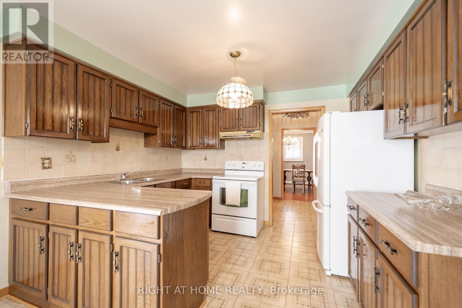 11 Timber Lane, Vaughan, Ontario  L4L 3J6 - Photo 11 - N13649110