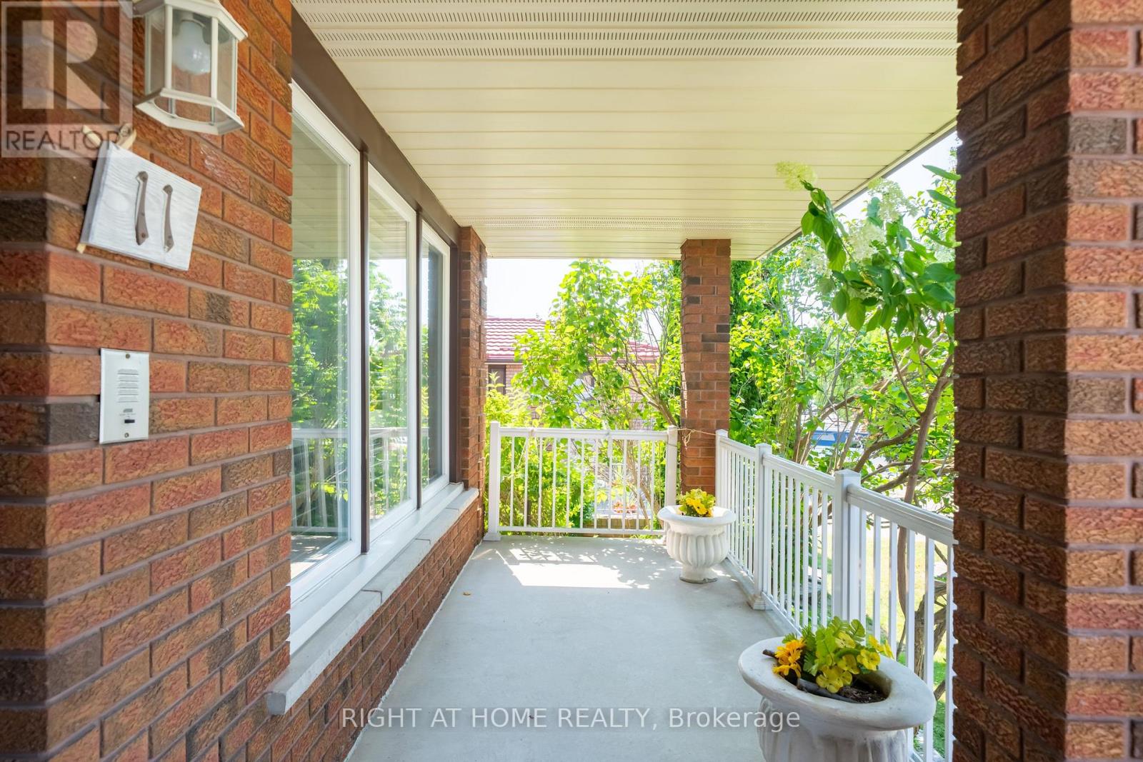 11 Timber Lane, Vaughan, Ontario  L4L 3J6 - Photo 3 - N13649110