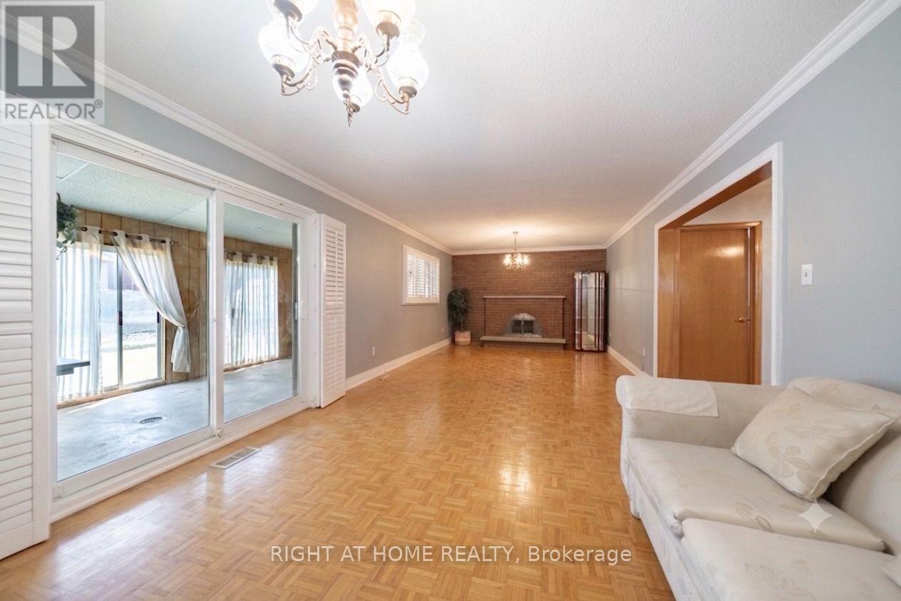 11 Timber Lane, Vaughan, Ontario  L4L 3J6 - Photo 9 - N13649110