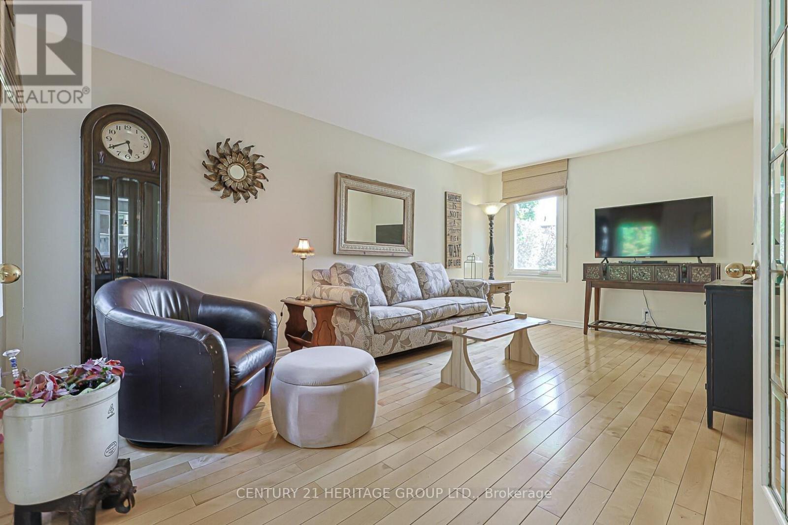 12 Gres Court, Bradford West Gwillimbury, Ontario  L3Z 2S4 - Photo 8 - N13649282