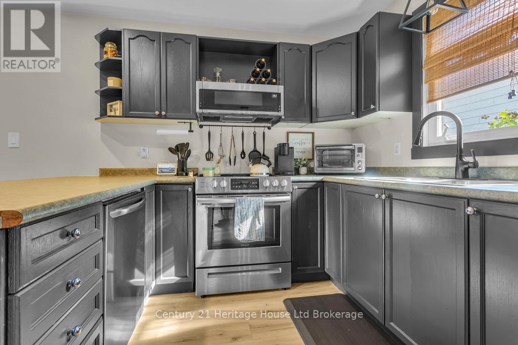 14 Herford Street, Tillsonburg, Ontario  N4G 4V2 - Photo 3 - X13649102