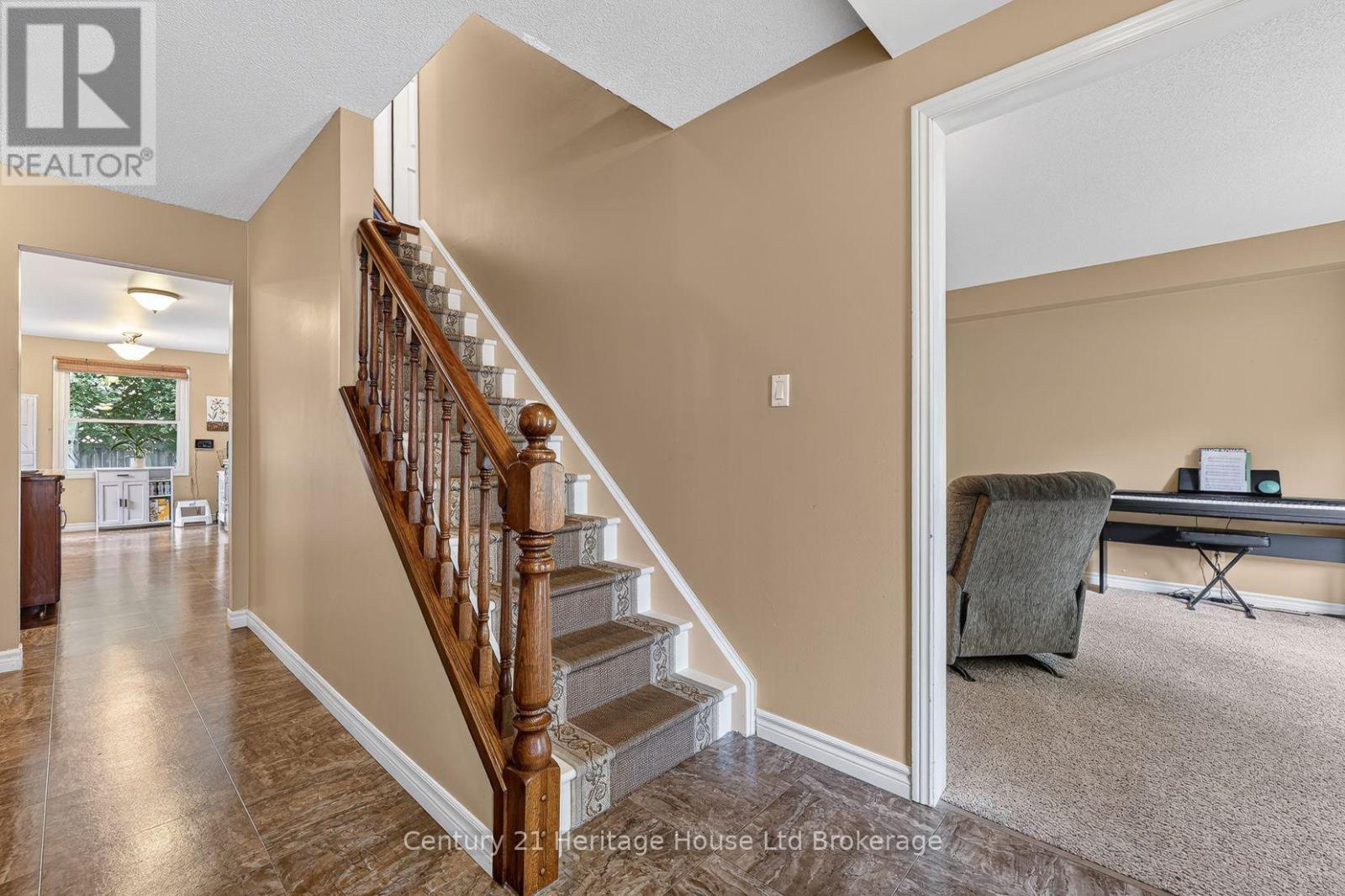 27 Sioux Crescent, Woodstock, Ontario  N4T 1G2 - Photo 10 - X13649216