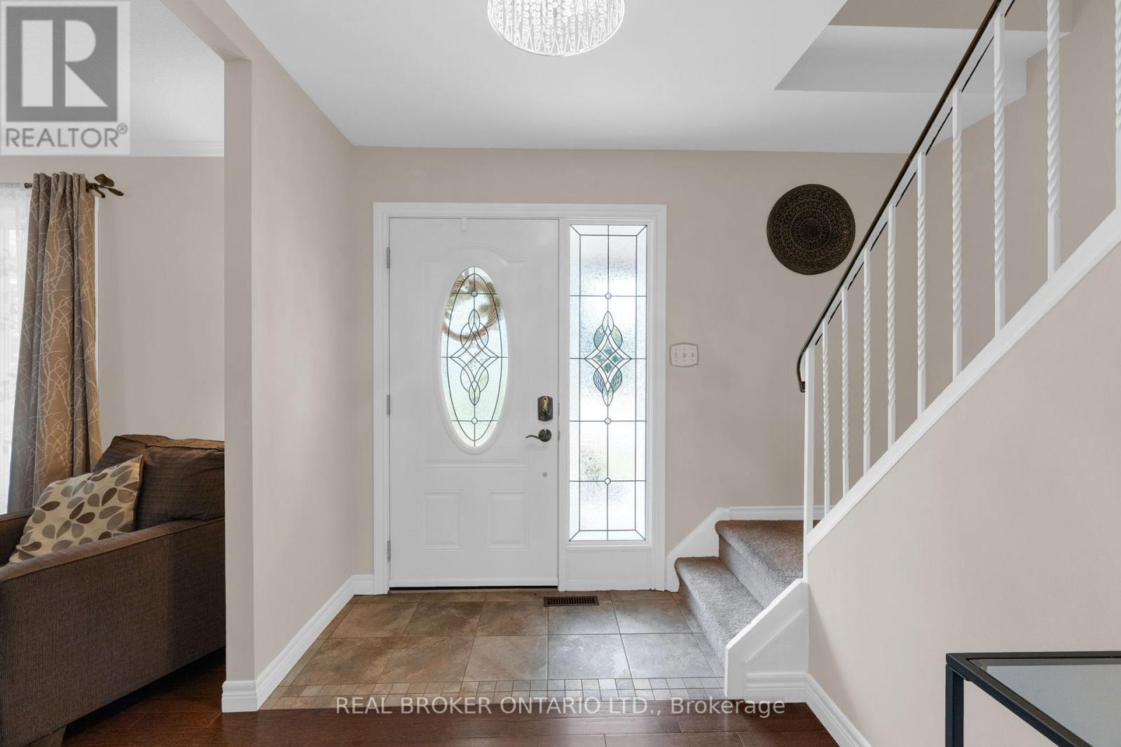 40 Farmingdale Crescent, Barrie (Cundles East), Ontario  L4M 5E5 - Photo 4 - S13649078