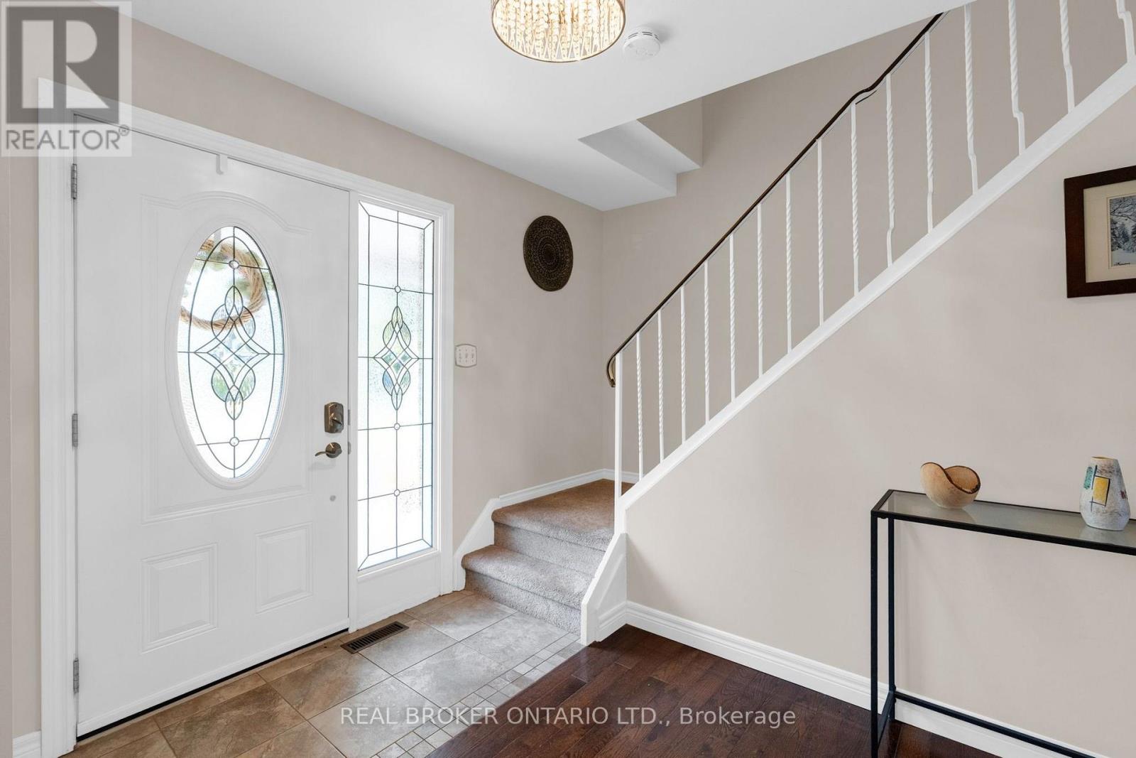 40 Farmingdale Crescent, Barrie (Cundles East), Ontario  L4M 5E5 - Photo 5 - S13649078