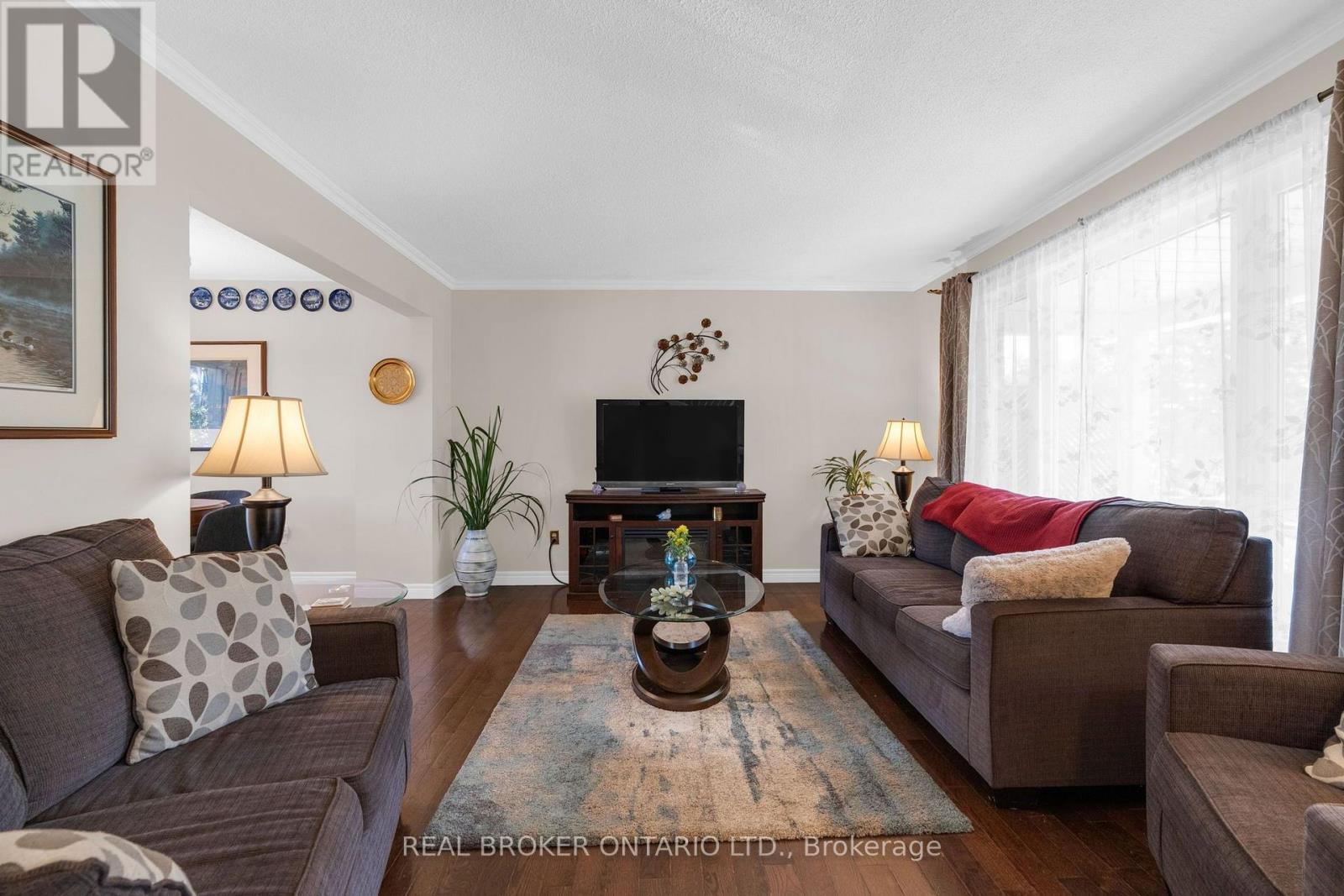40 Farmingdale Crescent, Barrie (Cundles East), Ontario  L4M 5E5 - Photo 6 - S13649078
