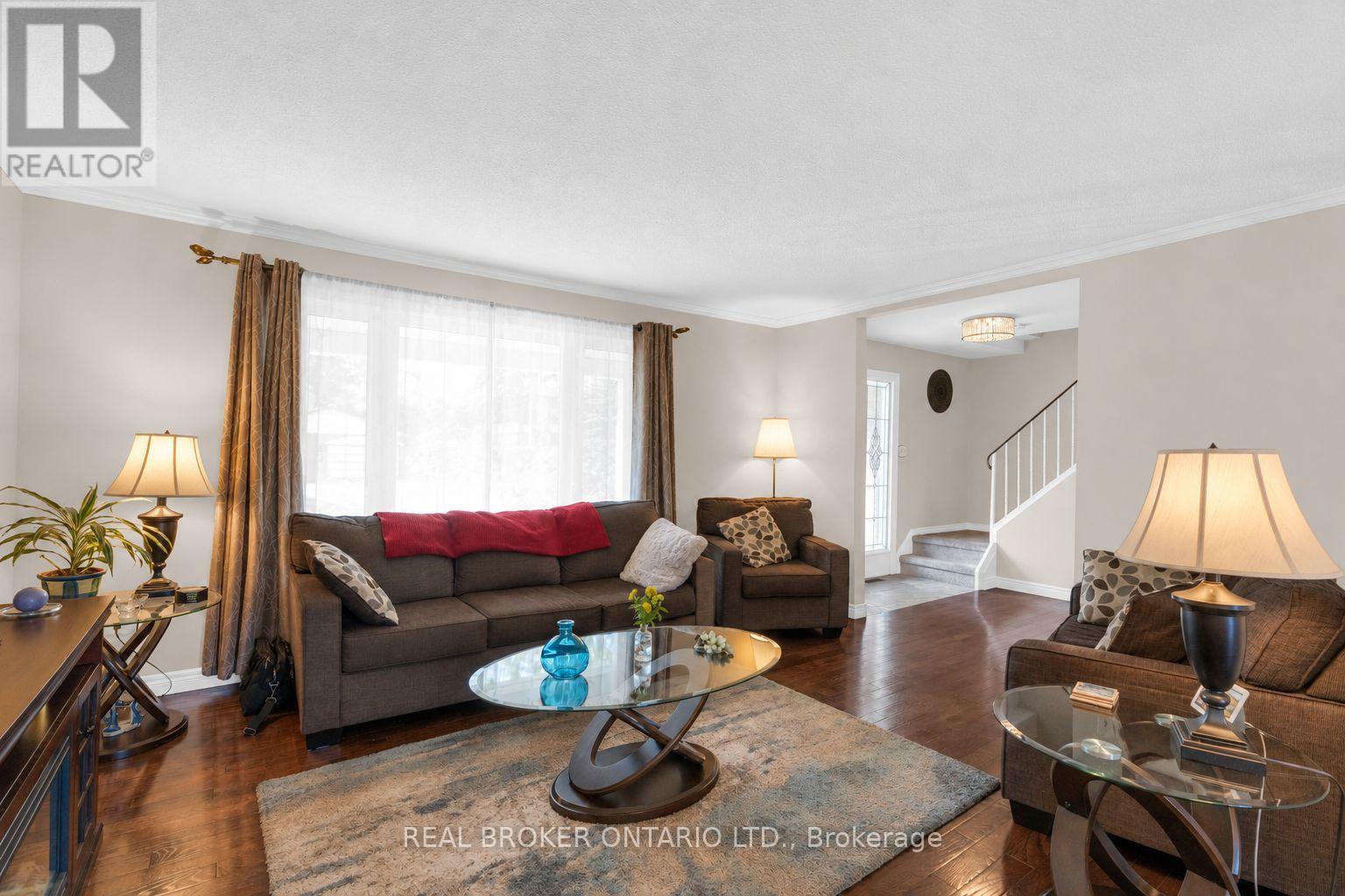 40 Farmingdale Crescent, Barrie (Cundles East), Ontario  L4M 5E5 - Photo 7 - S13649078