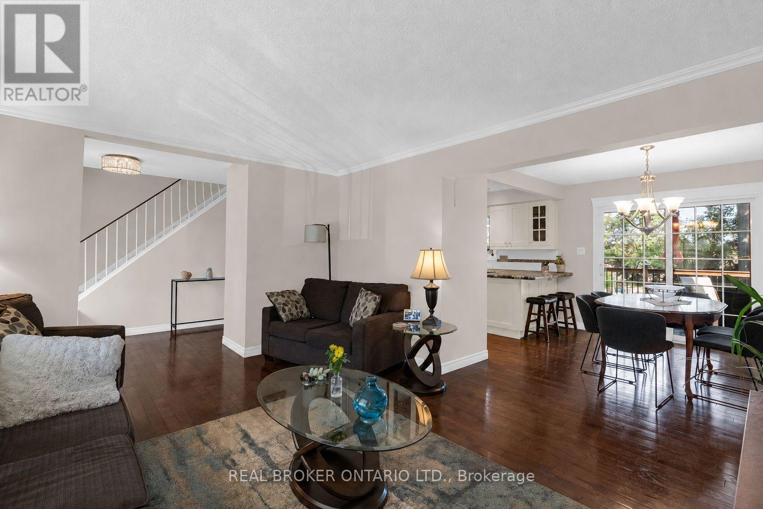 40 Farmingdale Crescent, Barrie (Cundles East), Ontario  L4M 5E5 - Photo 8 - S13649078