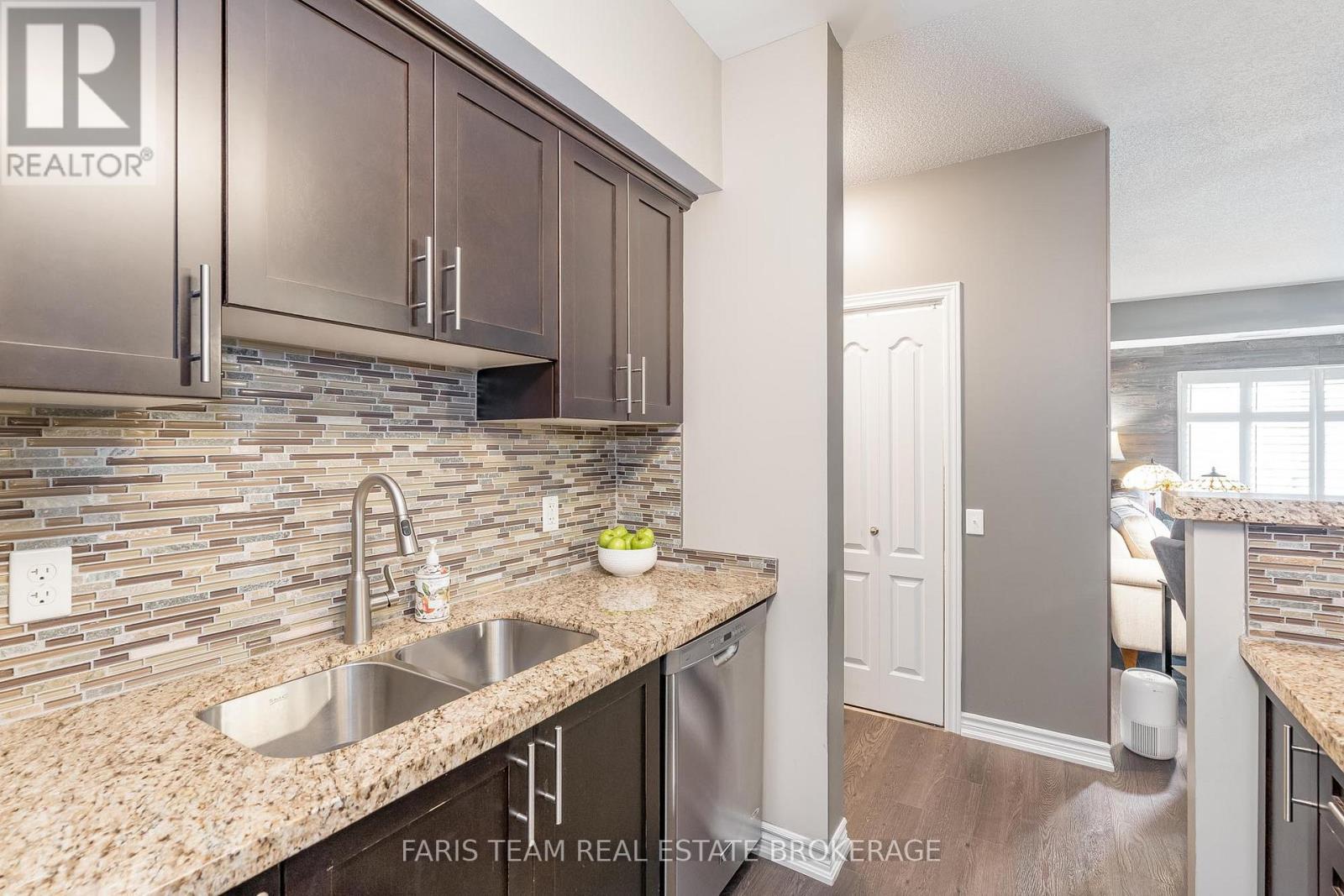 210 - 40 Ferndale Drive S, Barrie, Ontario  L4N 2L3 - Photo 10 - S13649096