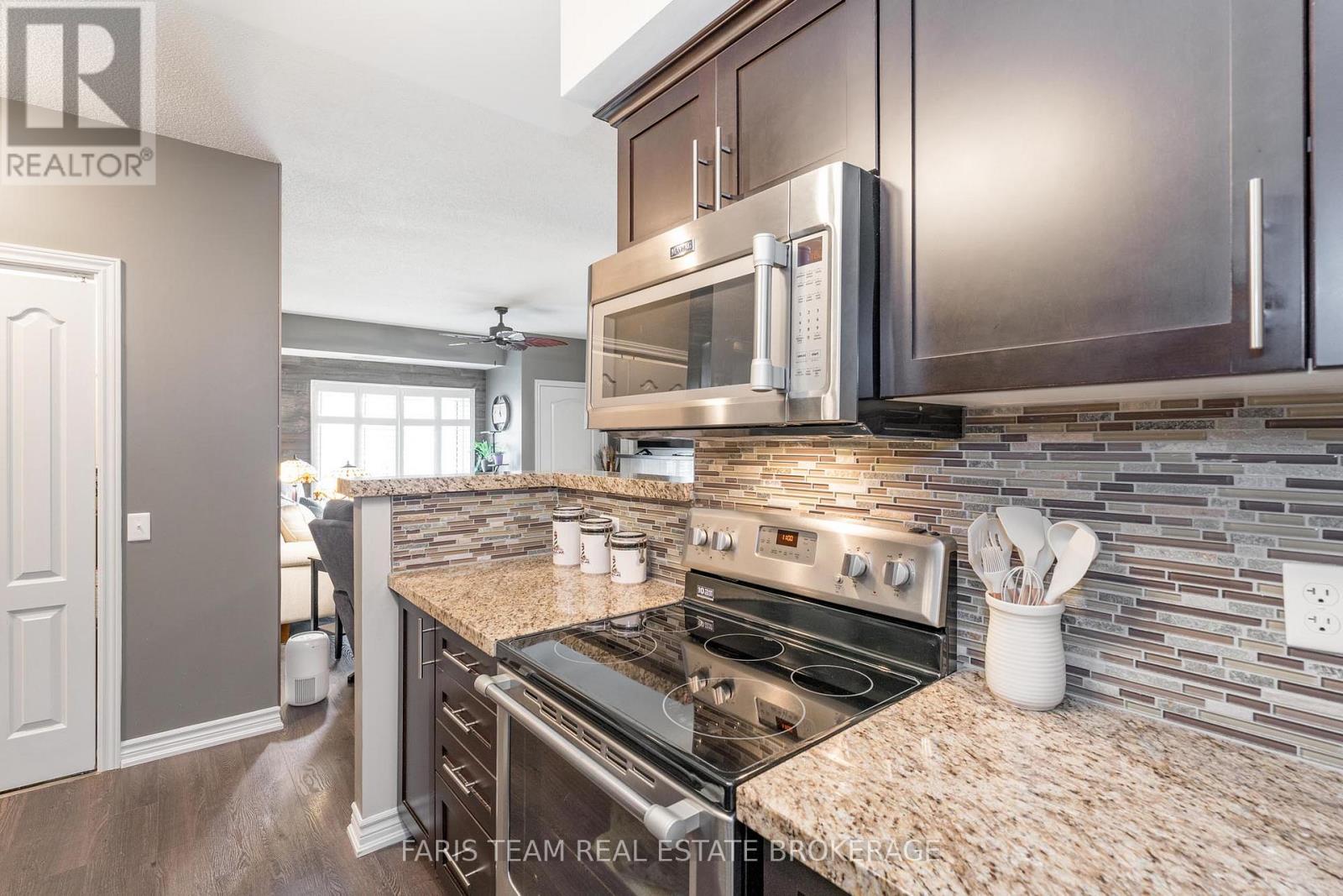 210 - 40 Ferndale Drive S, Barrie, Ontario  L4N 2L3 - Photo 11 - S13649096