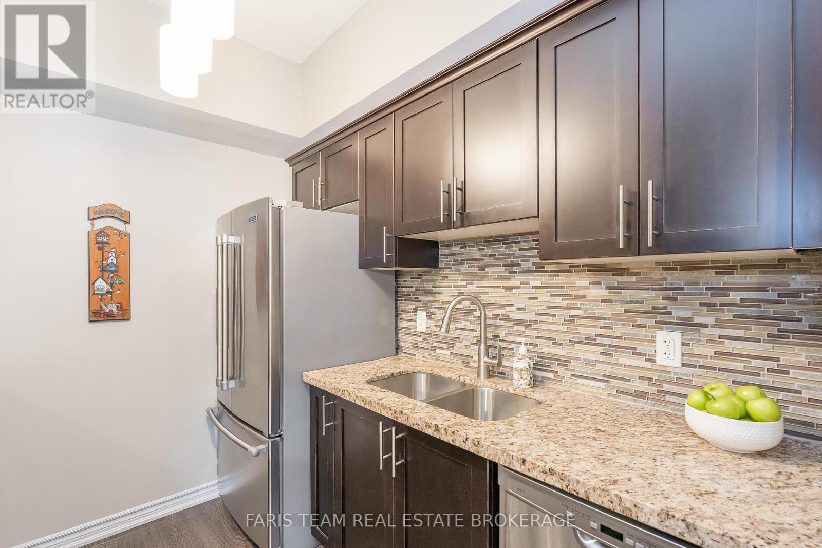 210 - 40 Ferndale Drive S, Barrie, Ontario  L4N 2L3 - Photo 9 - S13649096