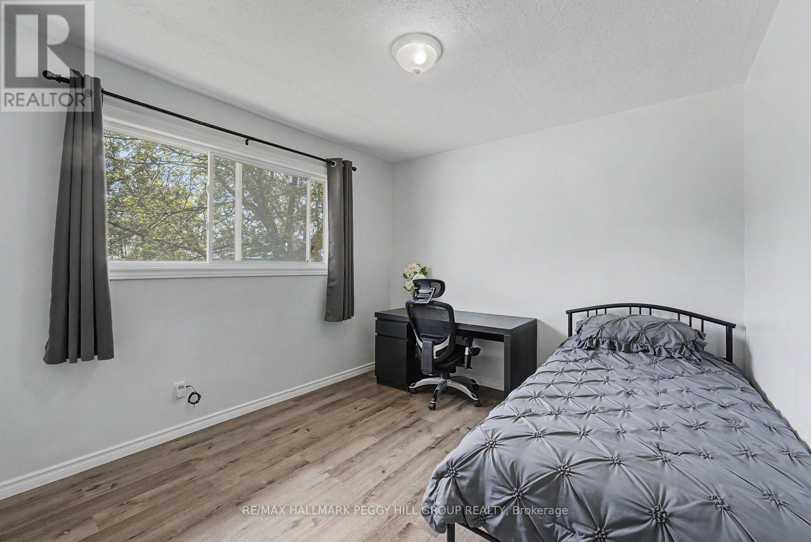 22 Olive Crescent, Orillia, Ontario  L3V 1G1 - Photo 8 - S13649236