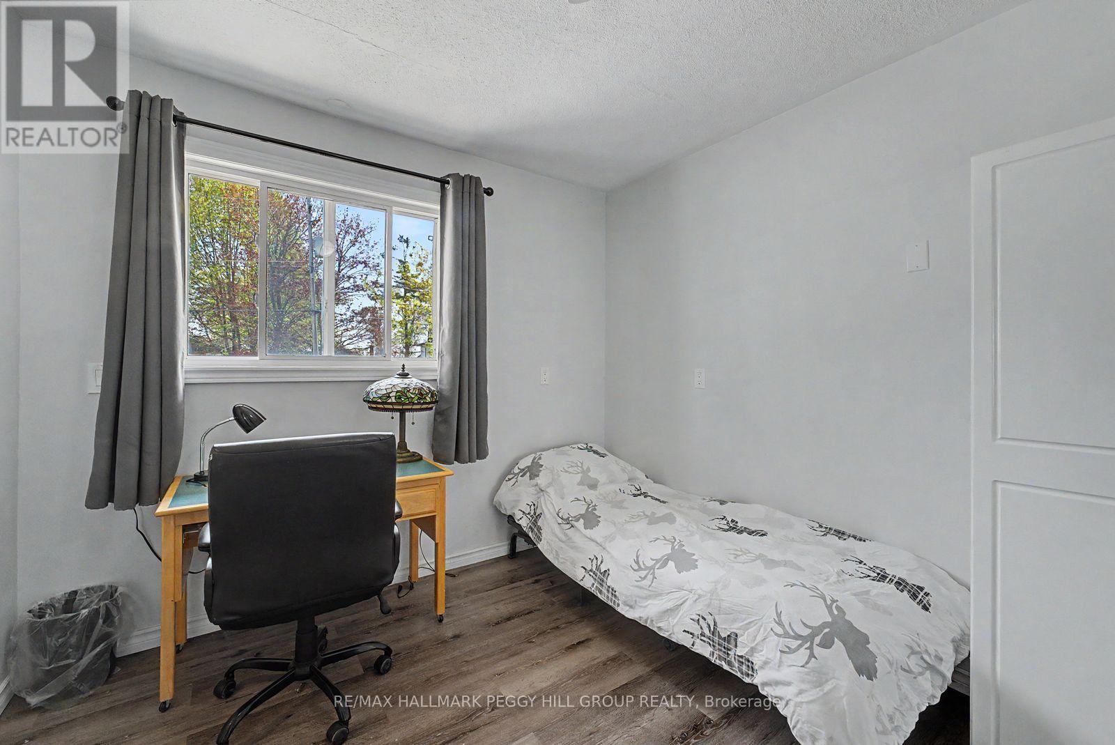 22 Olive Crescent, Orillia, Ontario  L3V 1G1 - Photo 9 - S13649236