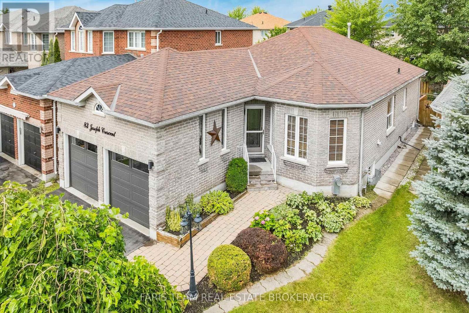 83 Joseph Crescent, Barrie, Ontario  L4N 0Y2 - Photo 2 - S13649296