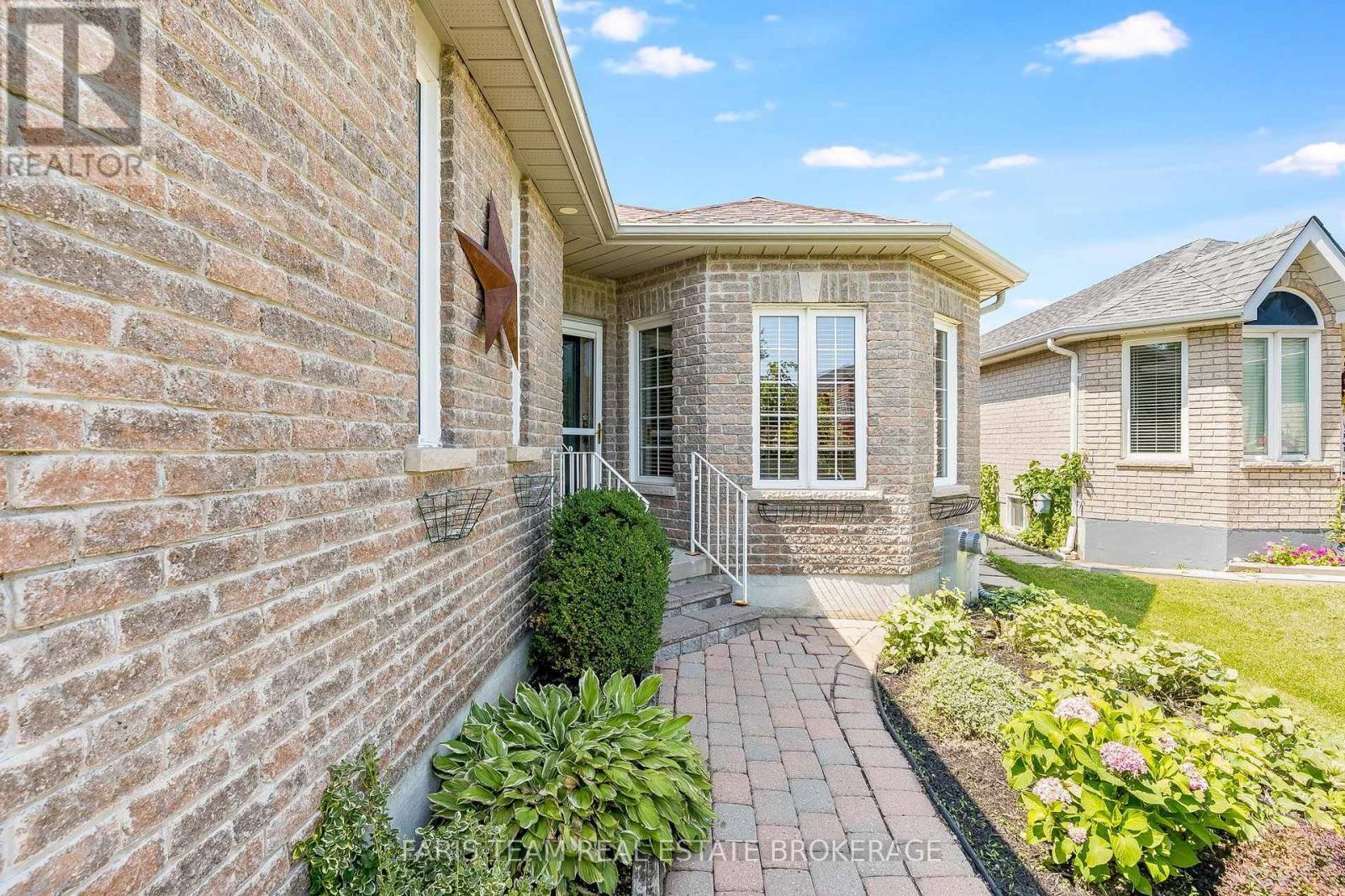 83 Joseph Crescent, Barrie, Ontario  L4N 0Y2 - Photo 5 - S13649296