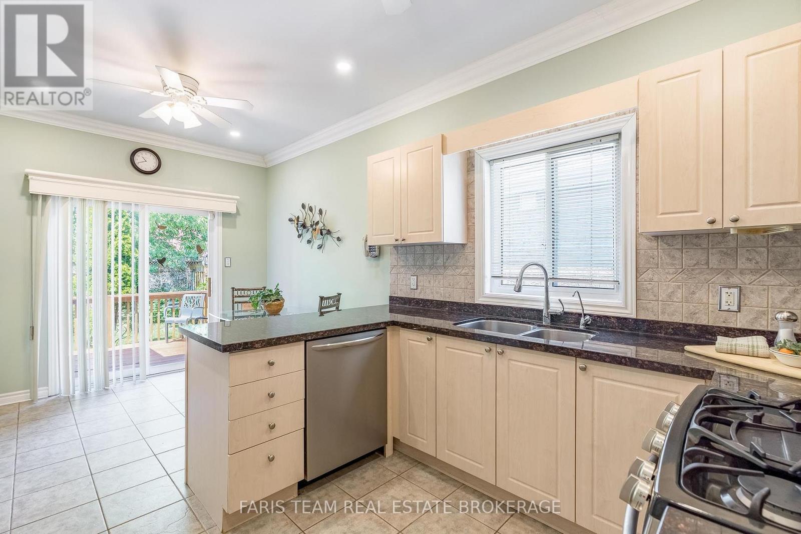 83 Joseph Crescent, Barrie, Ontario  L4N 0Y2 - Photo 6 - S13649296