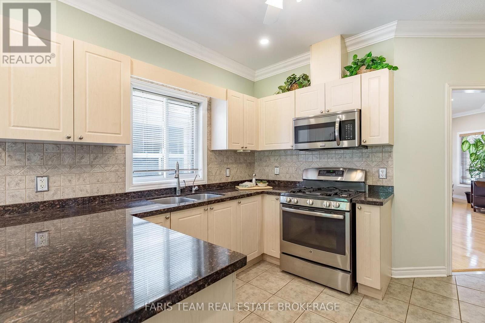 83 Joseph Crescent, Barrie, Ontario  L4N 0Y2 - Photo 8 - S13649296