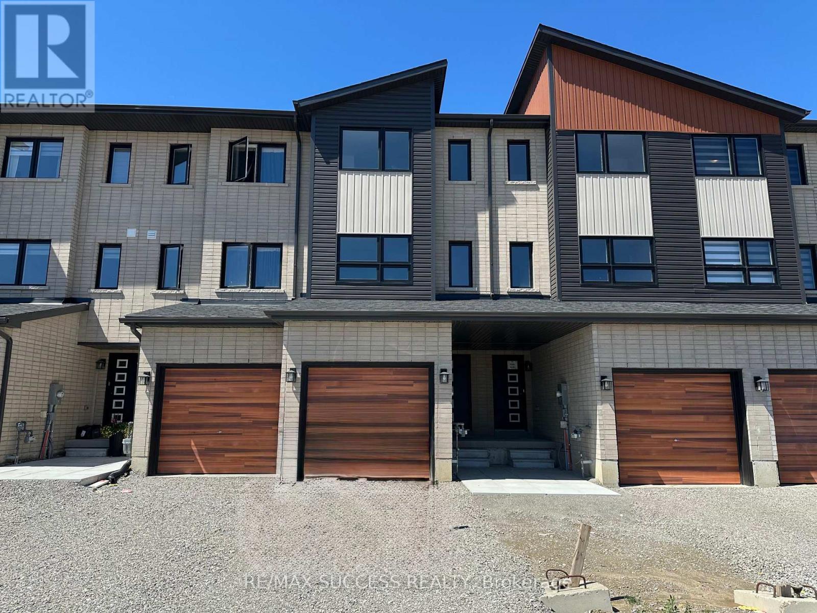 49 Flan Boulevard, Barrie, Ontario L9J 0E1 - Photo 1 - S13649310