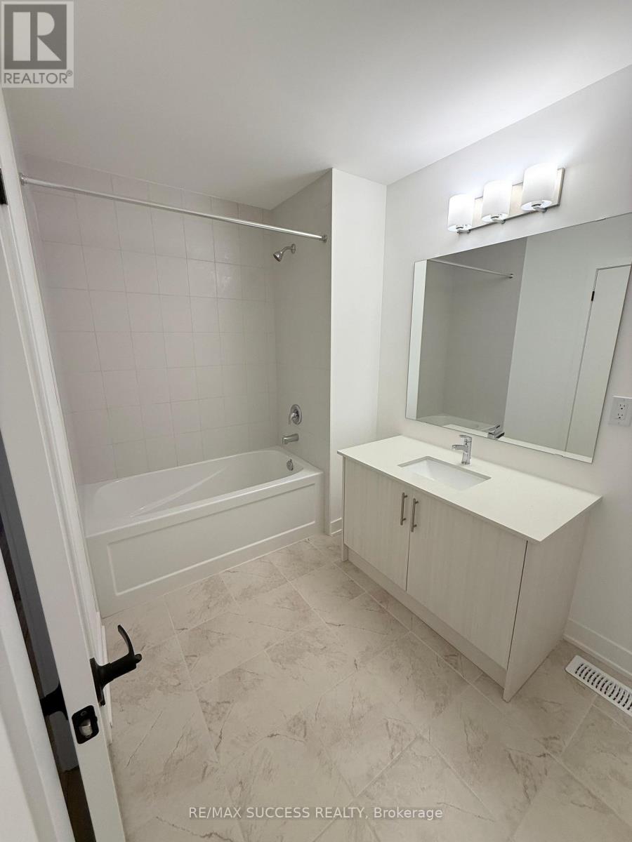 49 Flan Boulevard, Barrie, Ontario L9J 0E1 - Photo 10 - S13649310