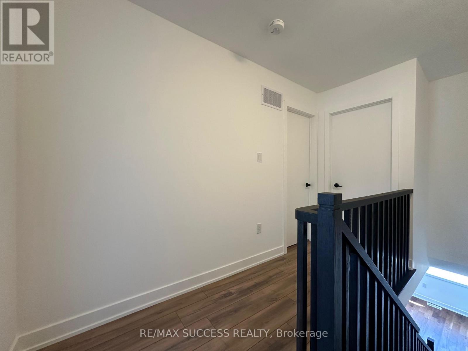 49 Flan Boulevard, Barrie, Ontario L9J 0E1 - Photo 3 - S13649310