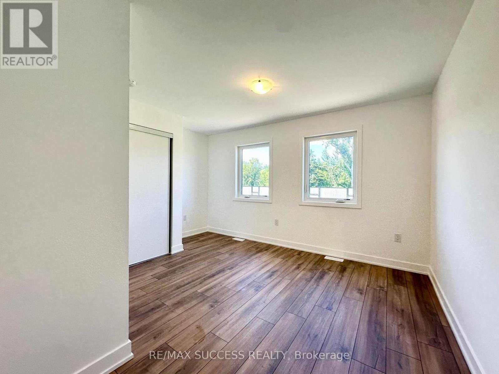 49 Flan Boulevard, Barrie, Ontario L9J 0E1 - Photo 4 - S13649310