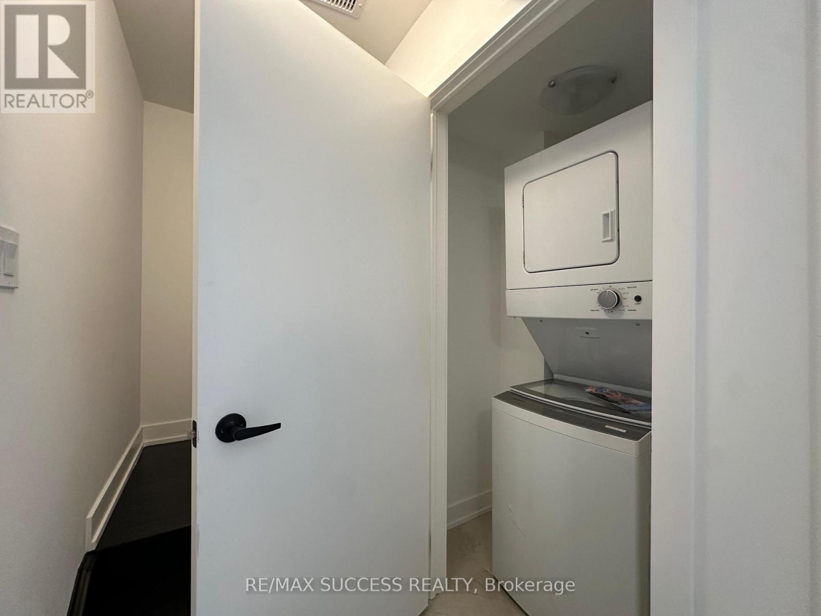 49 Flan Boulevard, Barrie, Ontario L9J 0E1 - Photo 5 - S13649310