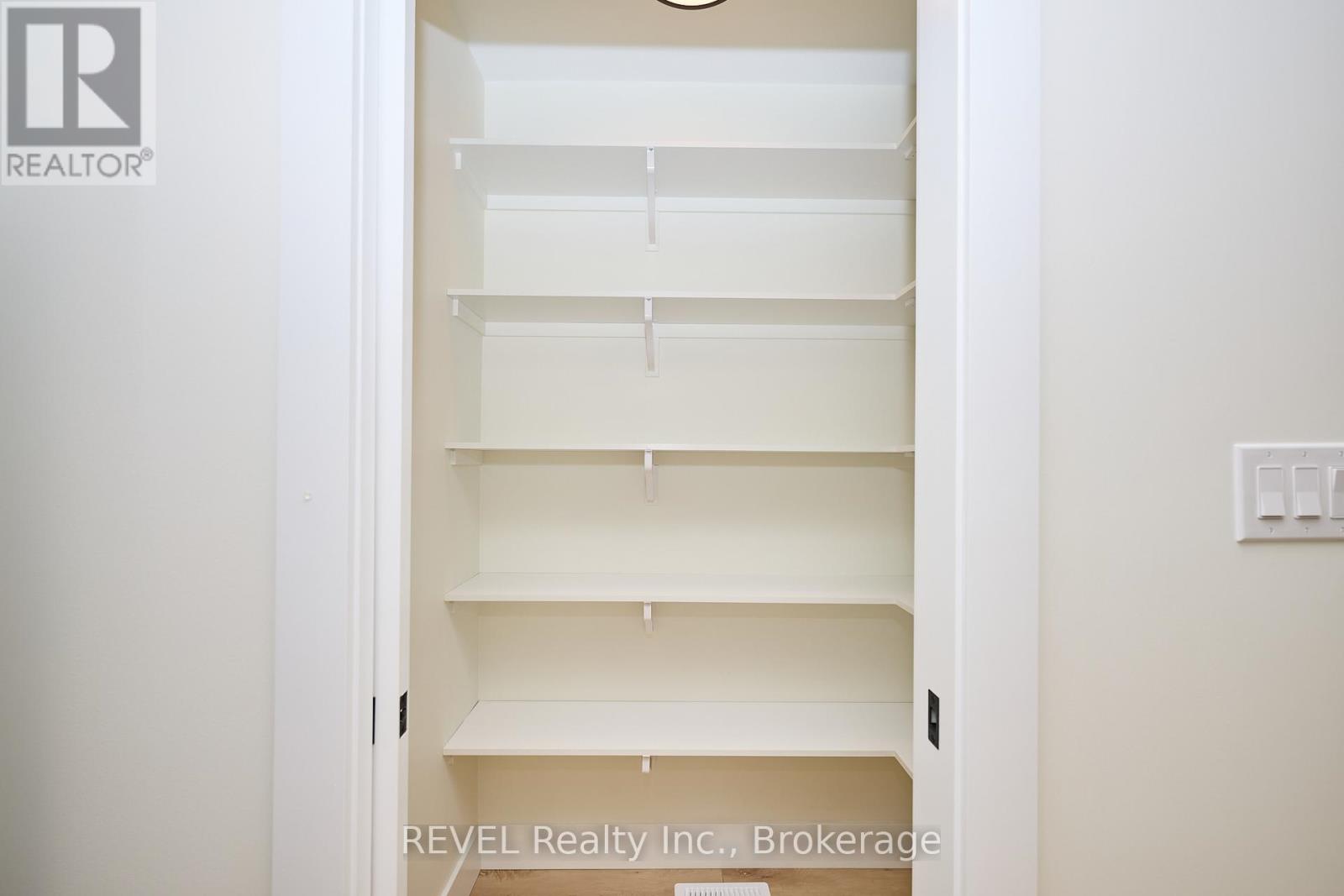 Upper Unit - 4650 Belfast Avenue, Niagara Falls, Ontario  L2E 4G3 - Photo 10 - X13649240
