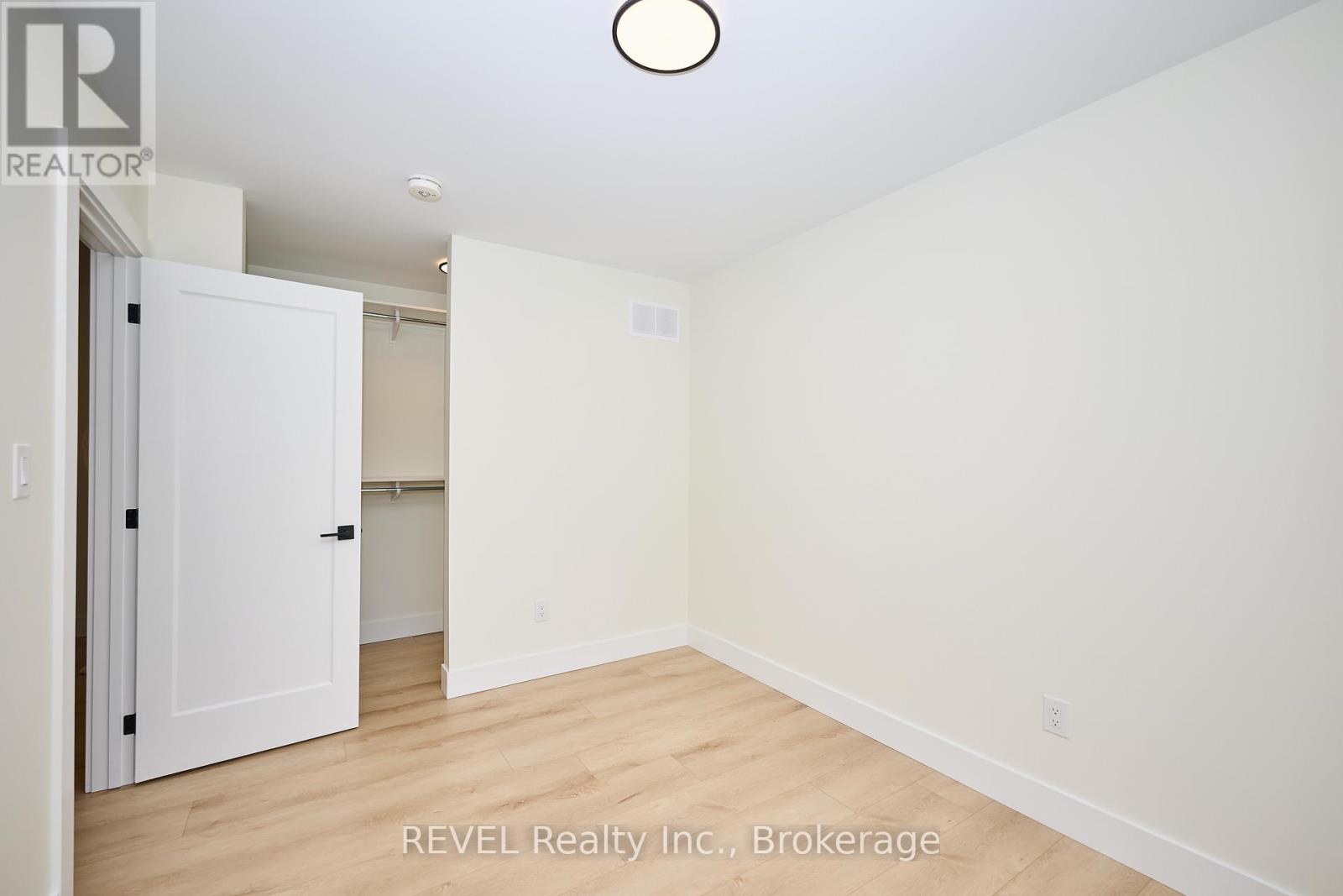 Upper Unit - 4650 Belfast Avenue, Niagara Falls, Ontario  L2E 4G3 - Photo 16 - X13649240