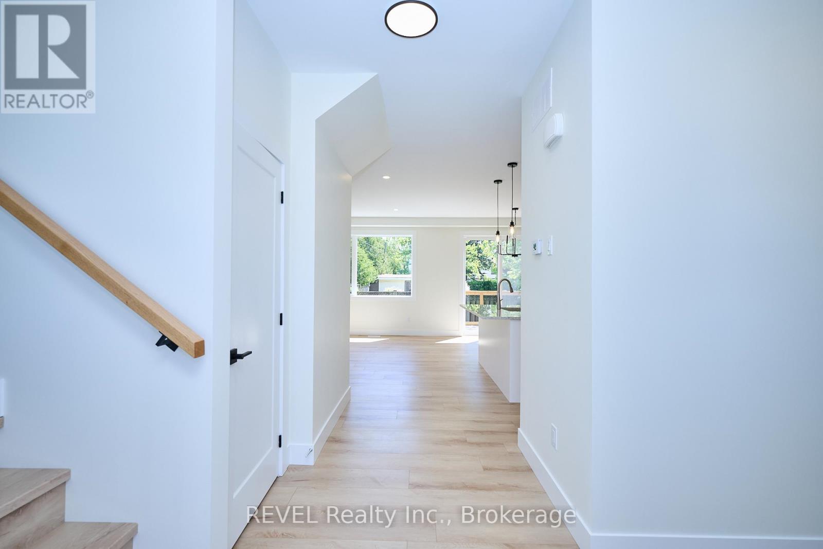 Upper Unit - 4650 Belfast Avenue, Niagara Falls, Ontario  L2E 4G3 - Photo 2 - X13649240