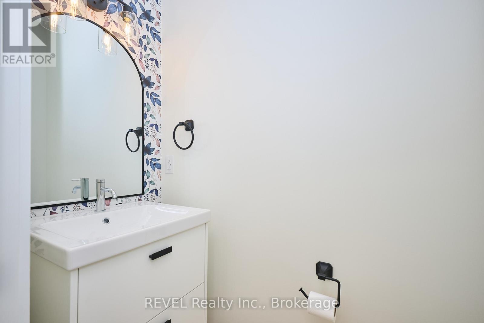 Upper Unit - 4650 Belfast Avenue, Niagara Falls, Ontario  L2E 4G3 - Photo 3 - X13649240