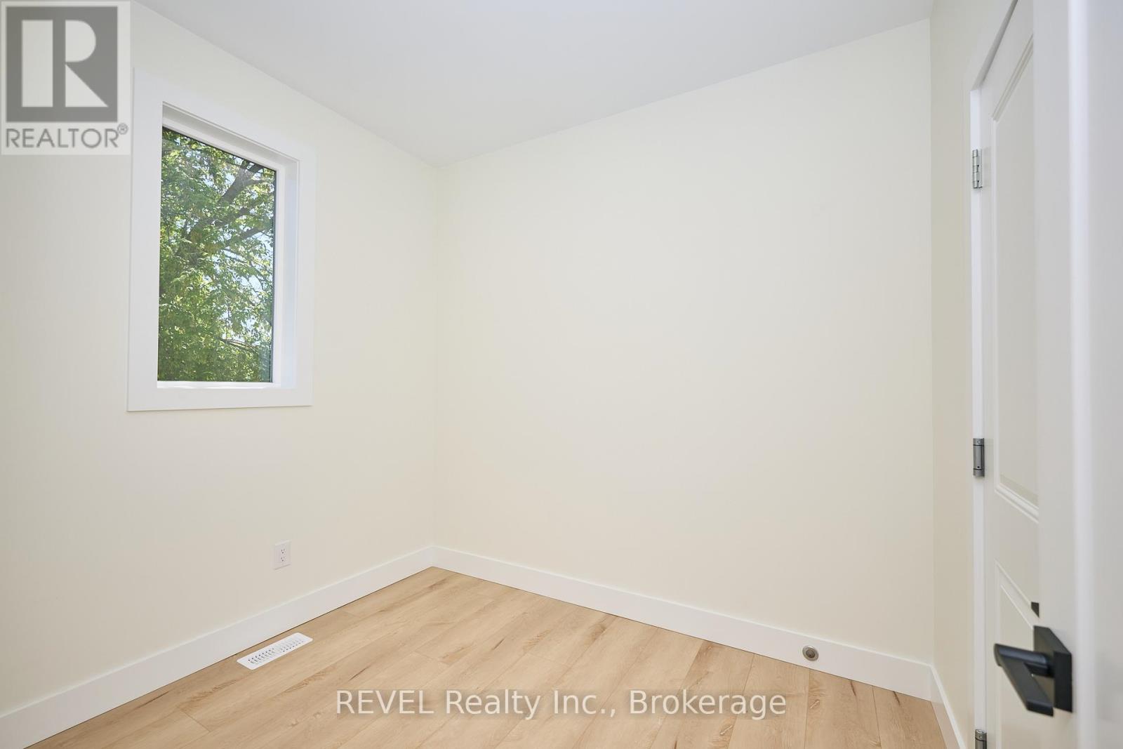 Upper Unit - 4650 Belfast Avenue, Niagara Falls, Ontario  L2E 4G3 - Photo 9 - X13649240