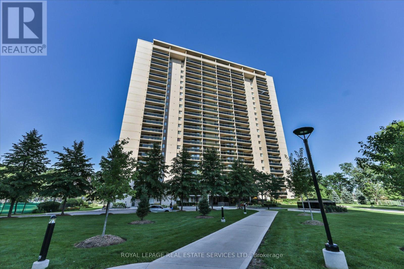 309 - 812 BURNHAMTHORPE ROAD, Toronto, Ontario