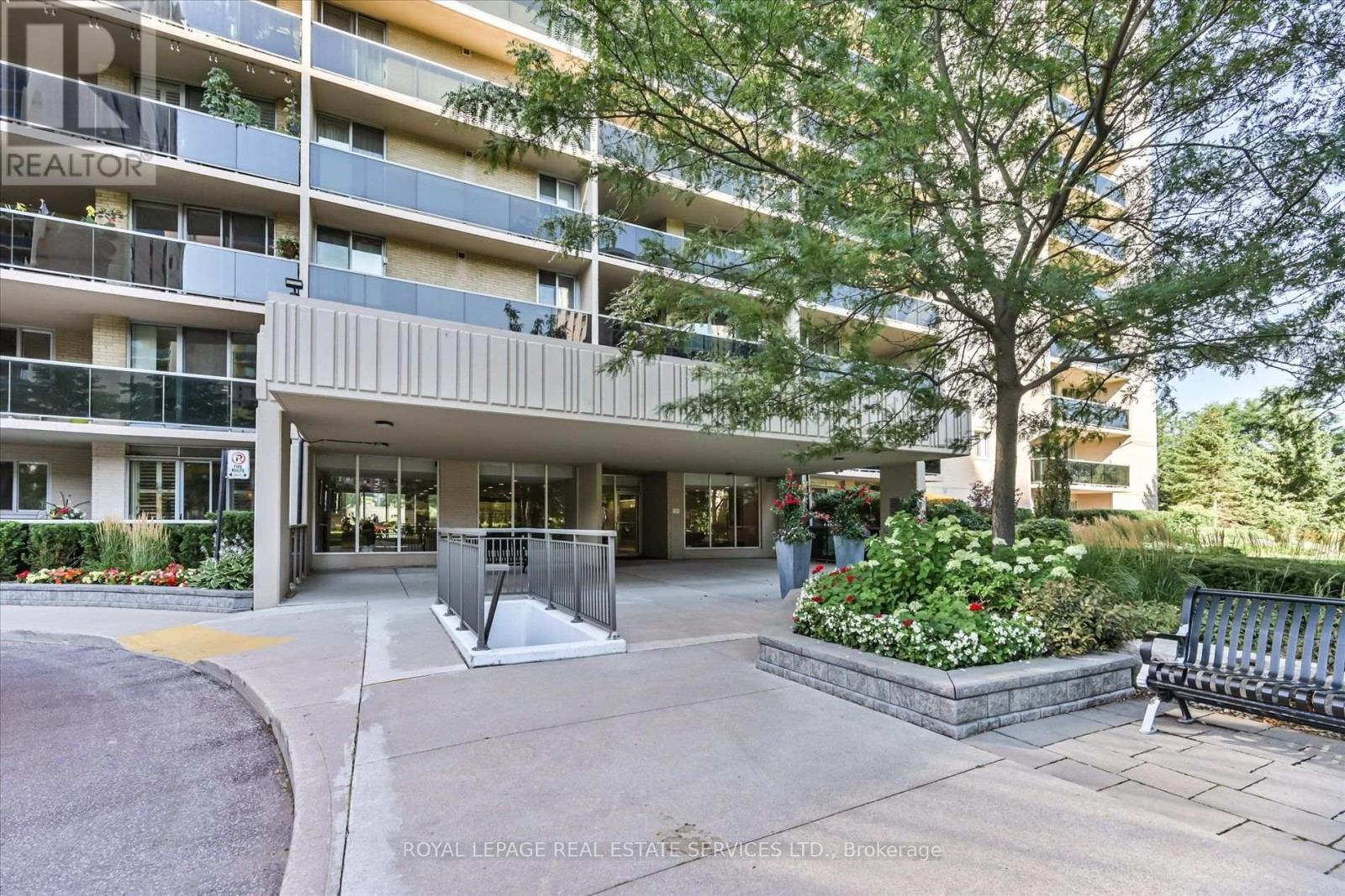 309 - 812 Burnhamthorpe Road, Toronto, Ontario  M9C 4W1 - Photo 2 - W13649116