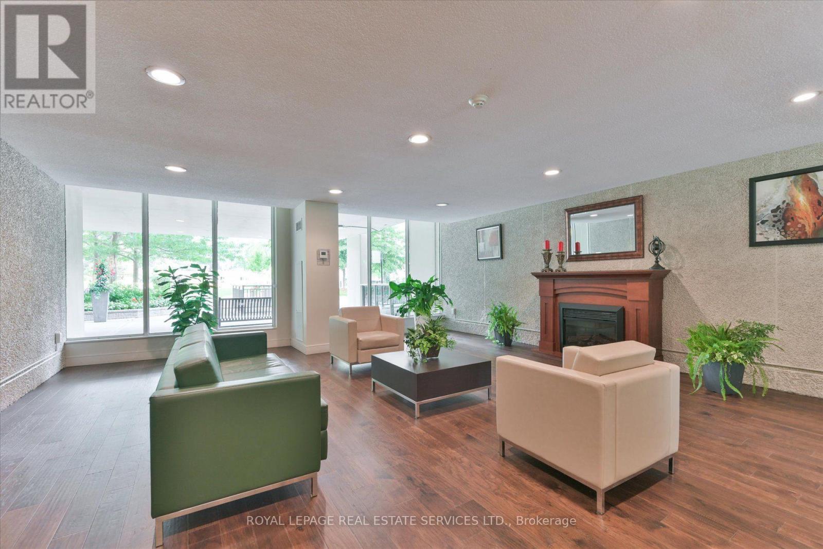 309 - 812 Burnhamthorpe Road, Toronto, Ontario  M9C 4W1 - Photo 3 - W13649116