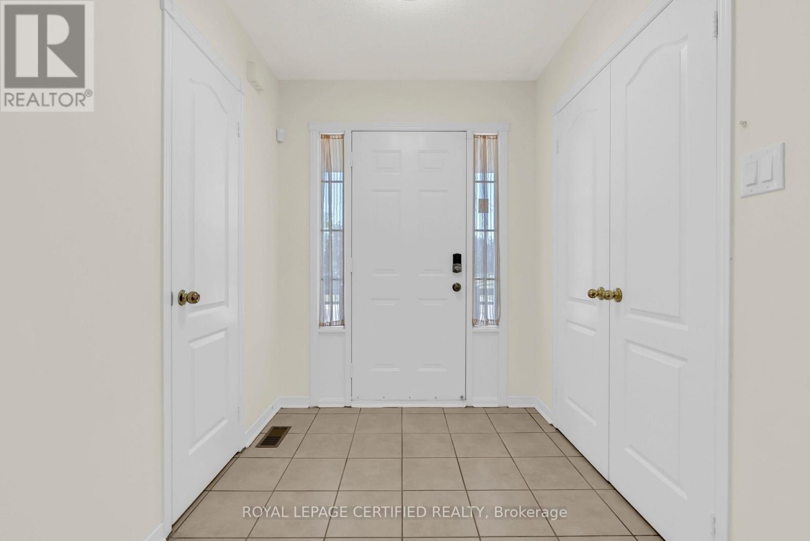 13 Heartleaf Crescent, Brampton, Ontario  L7A 2B9 - Photo 4 - W13649154