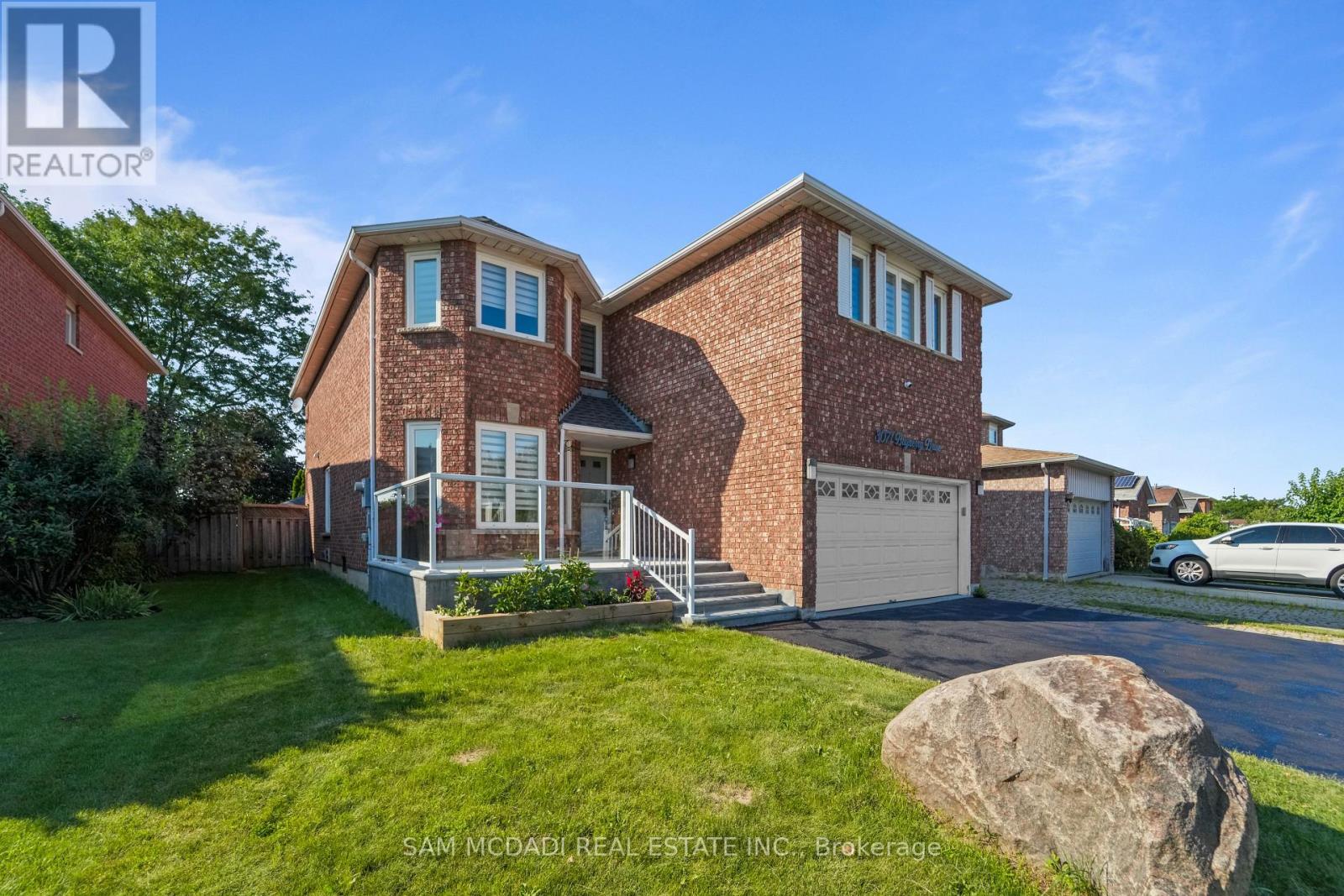 3071 Bayberry Drive, Mississauga, Ontario  L5N 6P1 - Photo 2 - W13649184