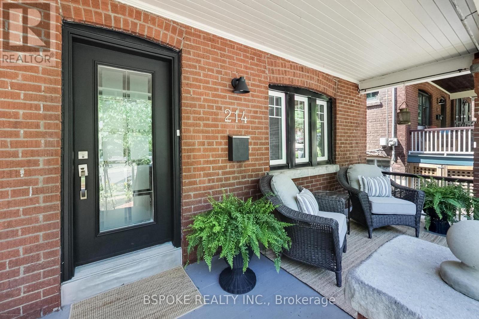 214 Gainsborough Road, Toronto, Ontario M4L 3C6 - Photo 4 - E13615732