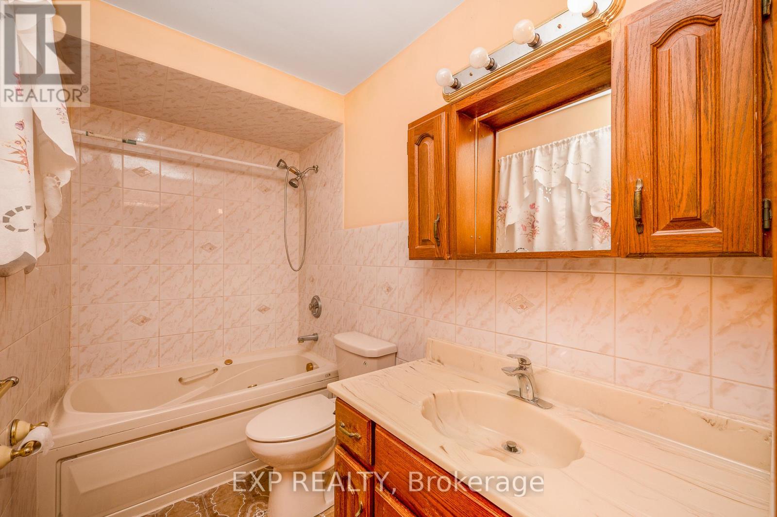 52 Storer Drive, Toronto, Ontario M9M 1X5 - Photo 25 - W13646638