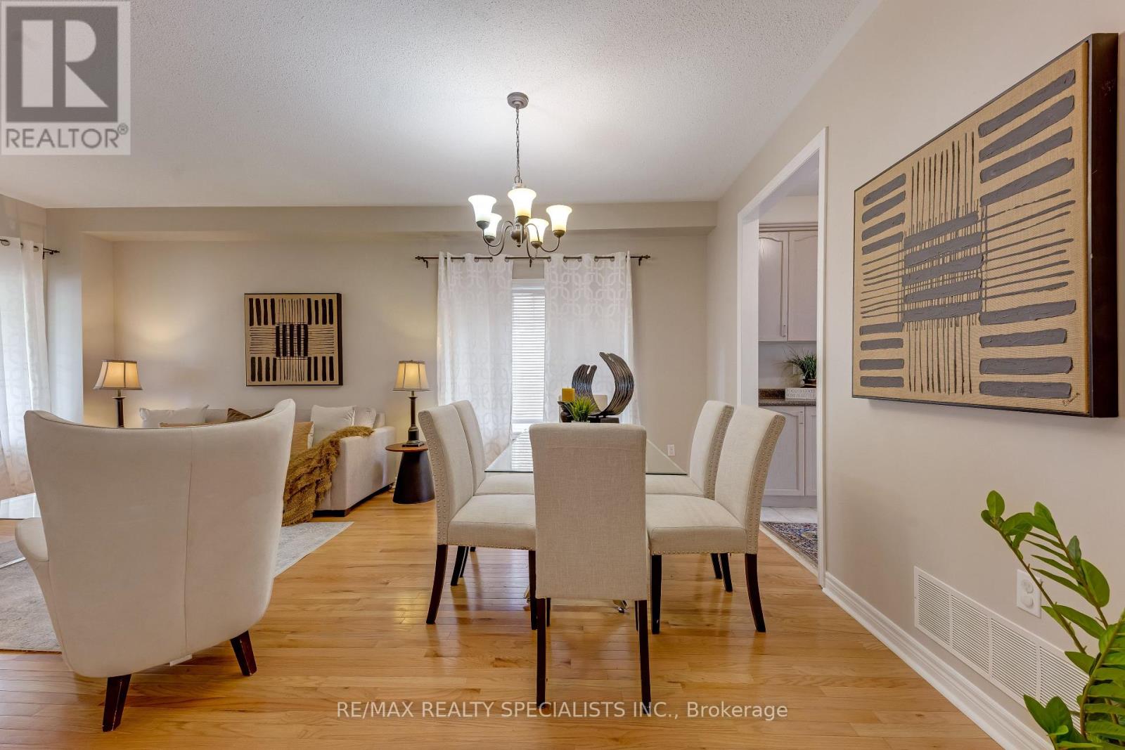 59 Masters Green Crescent, Brampton, Ontario  L7A 3K6 - Photo 5 - W13647088