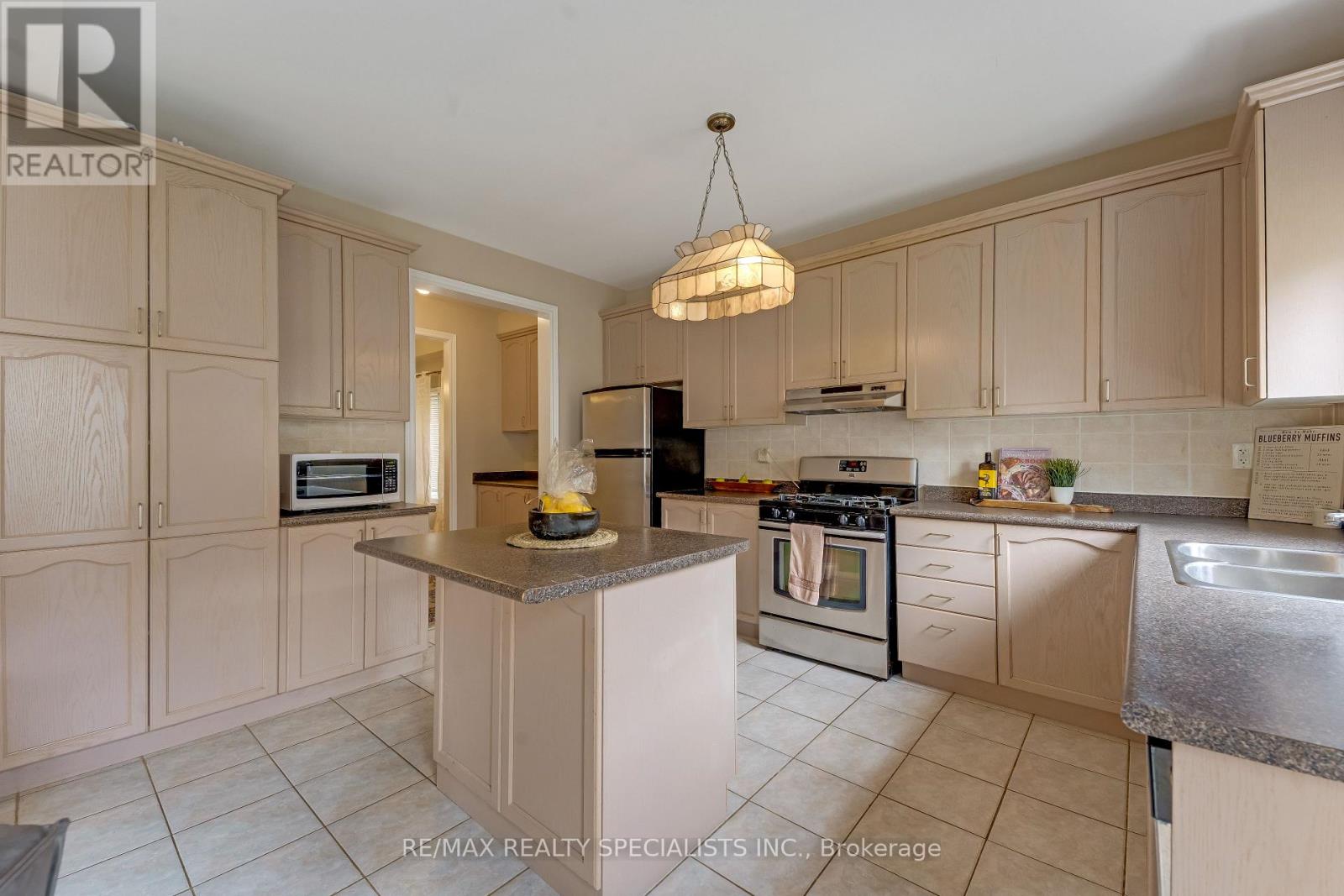 59 Masters Green Crescent, Brampton, Ontario  L7A 3K6 - Photo 8 - W13647088