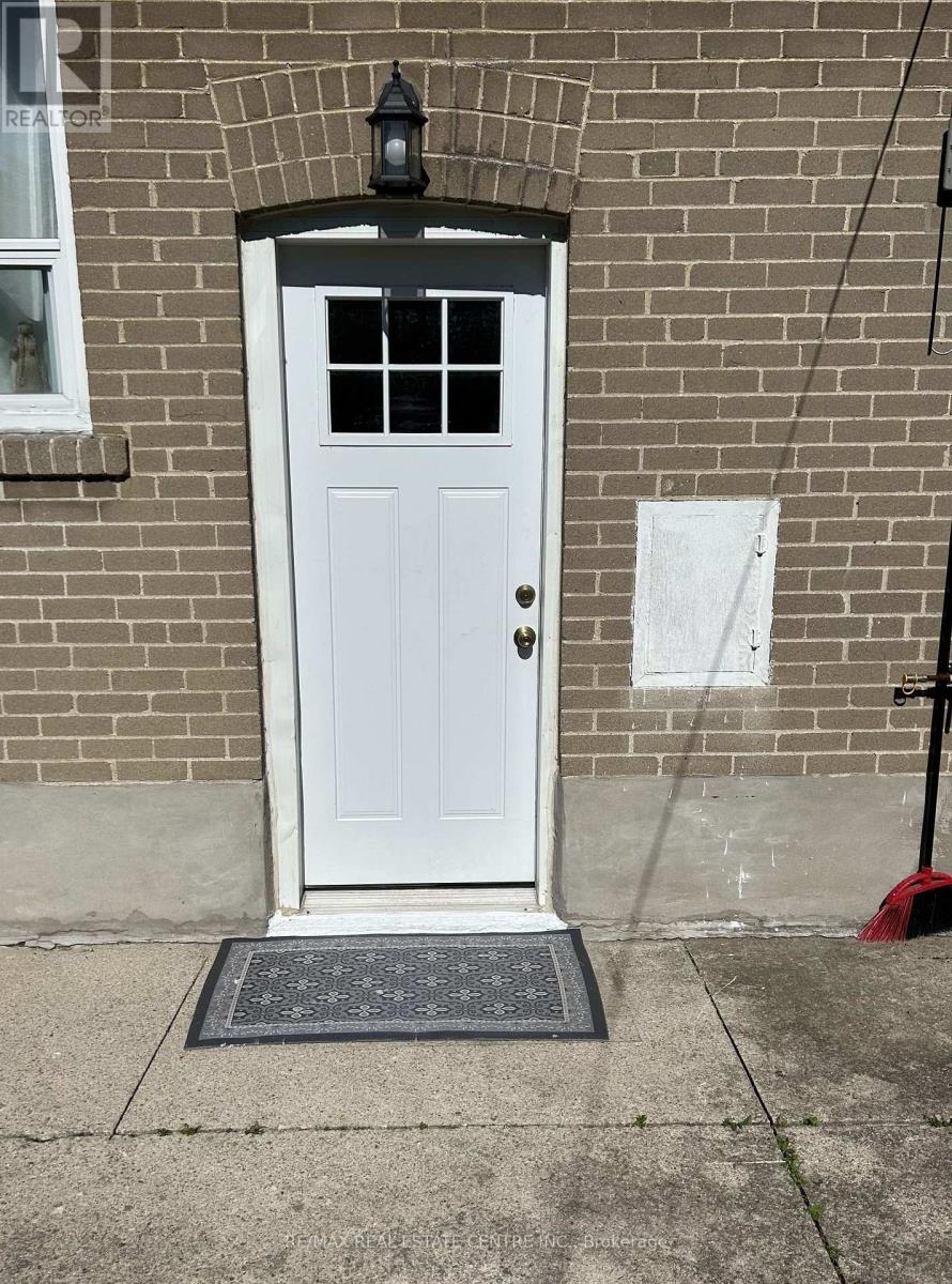 24 Smithwood Drive, Toronto, Ontario  M9B 4R8 - Photo 3 - W13524216